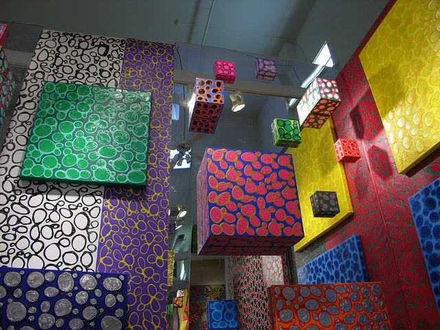 "Ying - Yang Mirror Room"
