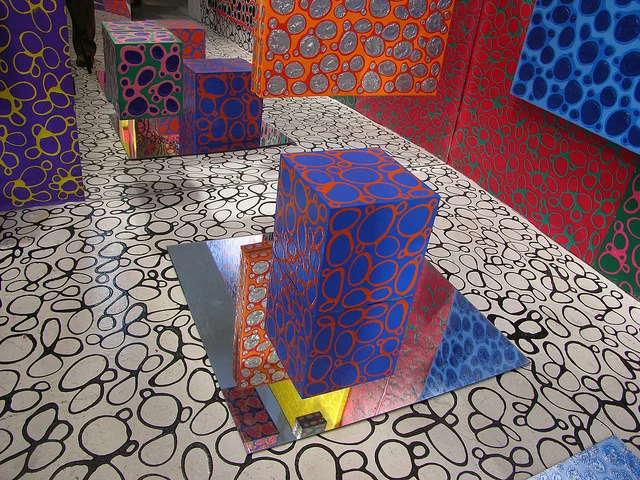 "Ying - Yang Mirror Room"