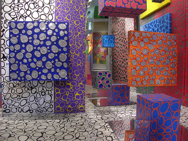 "Ying - Yang Mirror Room"