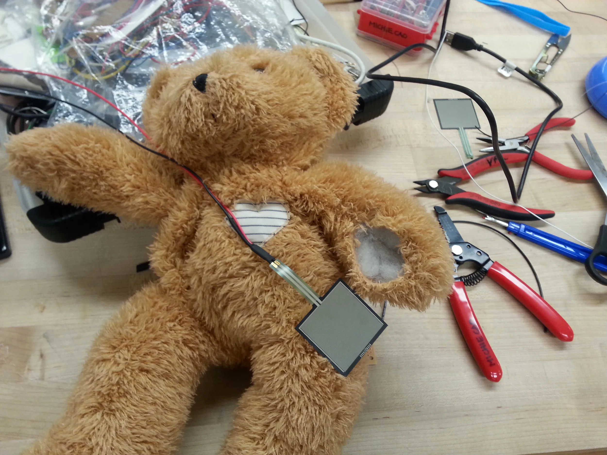 The pressure sensor was put inside the left arm between the stuffing.
