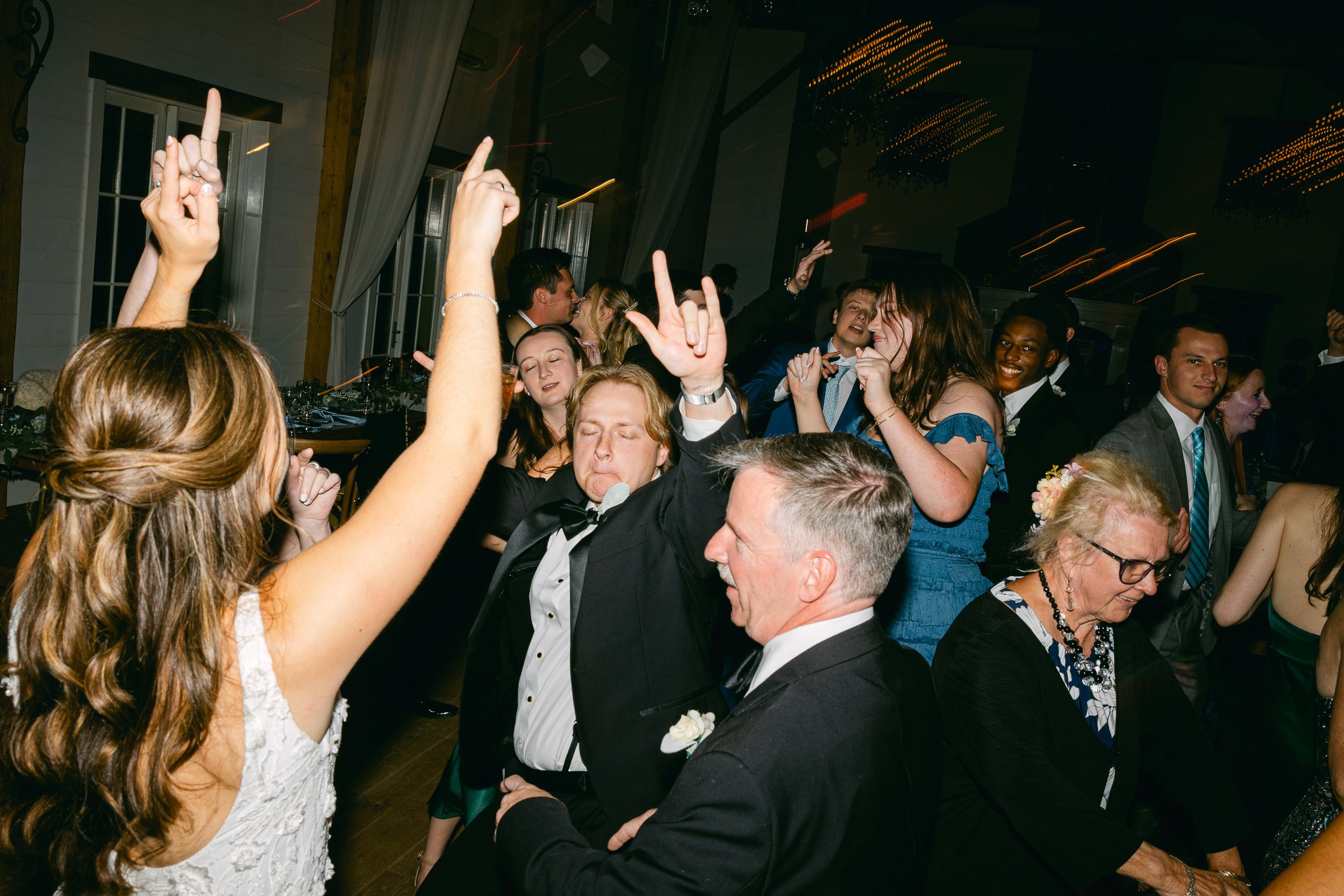 SarahMattozziPhotography-TheSeclusion-LexingtonVA-Wedding-136.jpg