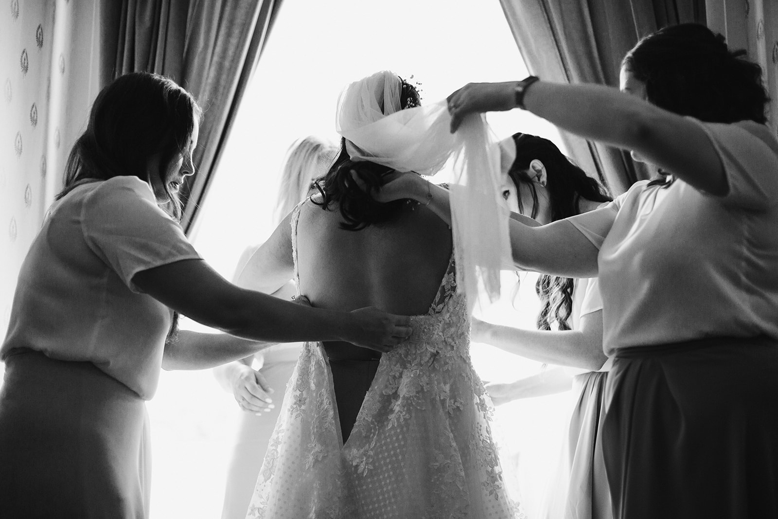 SarahMattozziPhotography-EmilyColin-LindenRowInnWedding-GettingReady-25.jpg