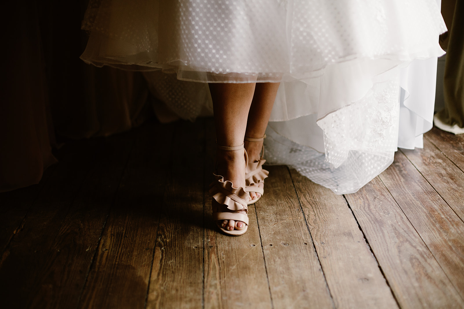 SarahMattozziPhotography-EmilyColin-LindenRowInnWedding-GettingReady-35.jpg