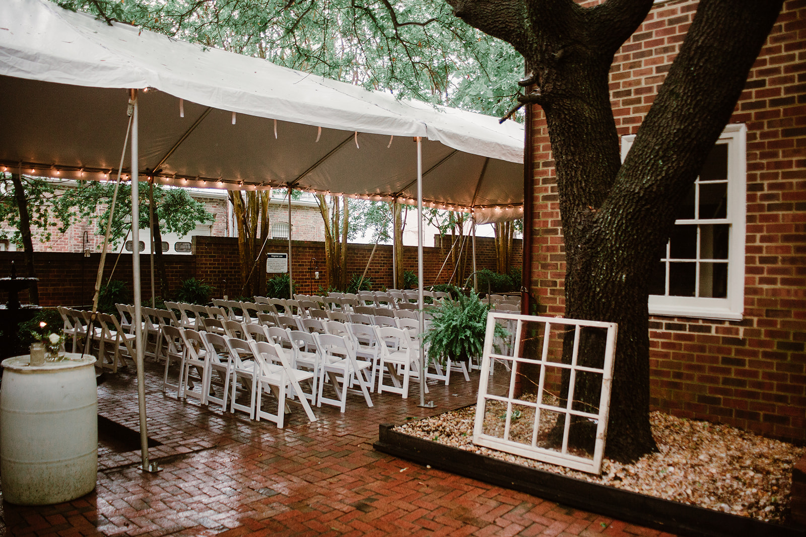 SarahMattozziPhotography-EmilyColin-LindenRowInnWedding-GettingReady-60.jpg