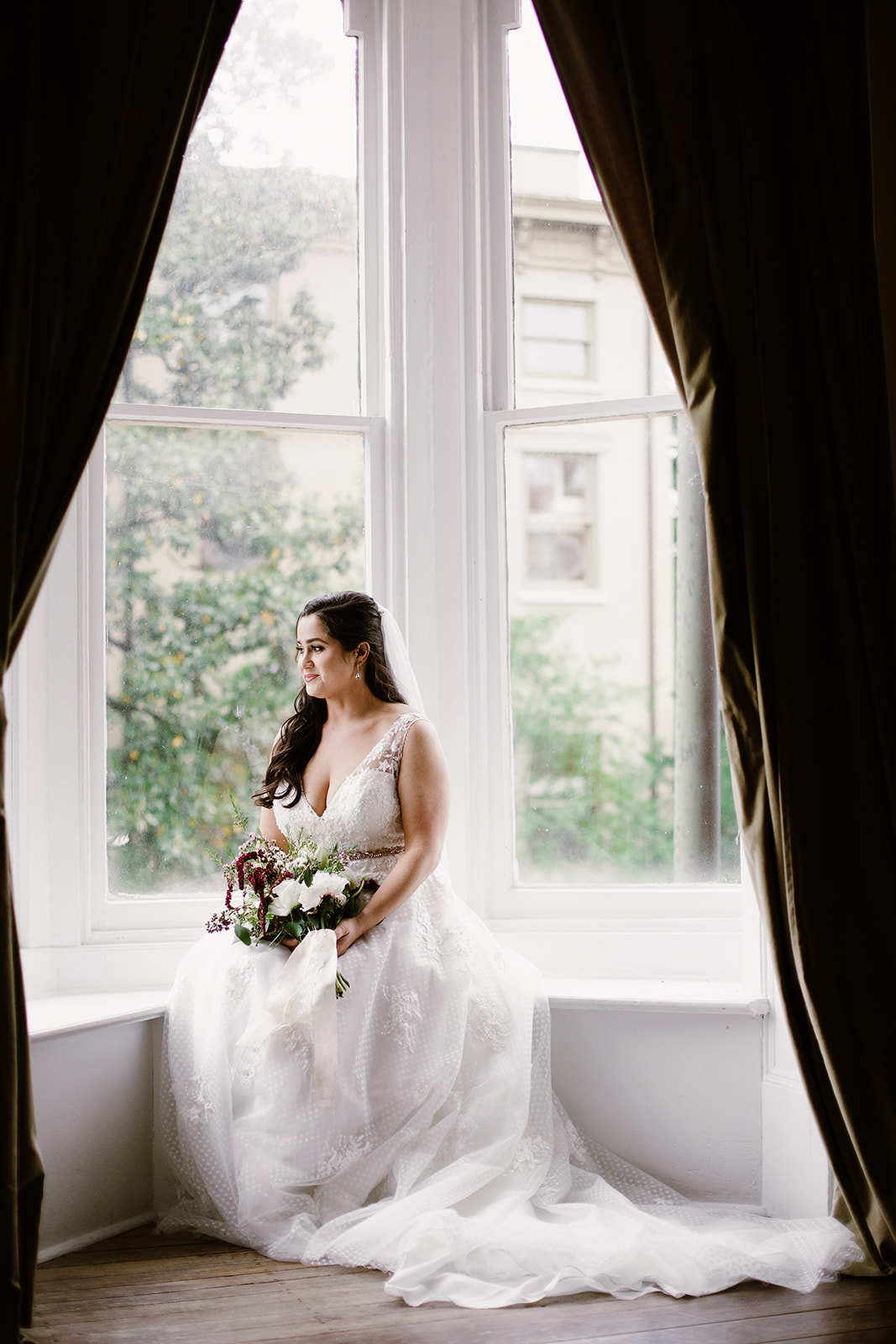 SarahMattozziPhotography-EmilyColin-LindenRowInnWedding-GettingReady-168.jpg
