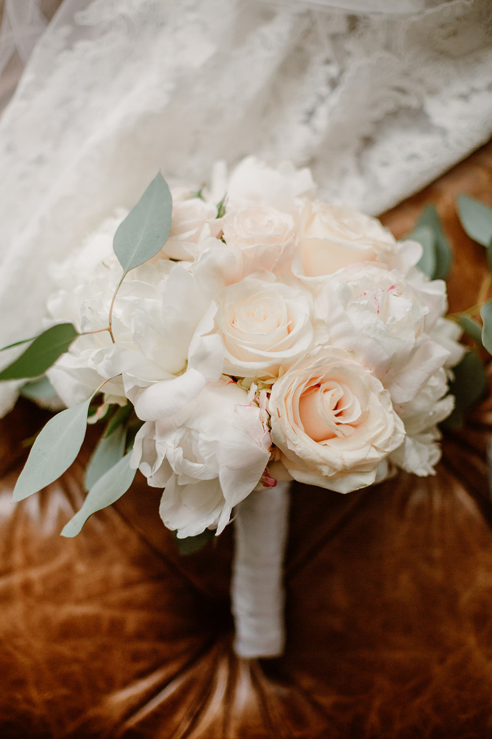  White, cream, and neutral bridal bouquet with roses and peonies. Bride and groom getting ready at the Phoenix Park Hotel, Washington D.C. Irish wedding with green and gold accents. Sarah Mattozzi Photography. 
