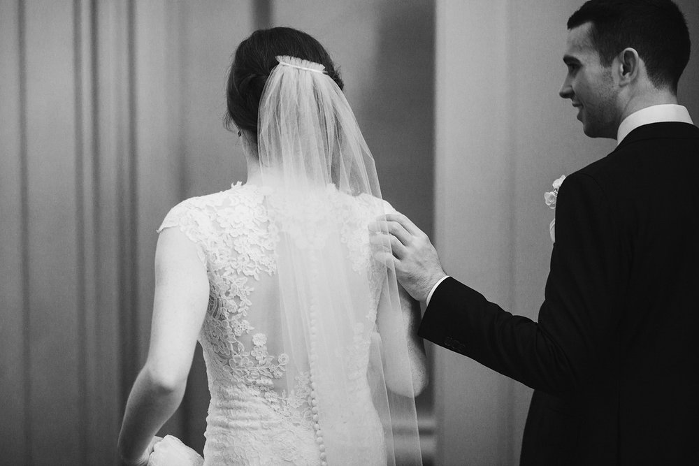  Bride and groom wedding portraits at the National Gallery of Art Museum, Washington D.C. Irish wedding with green and gold accents. Sarah Mattozzi Photography. 