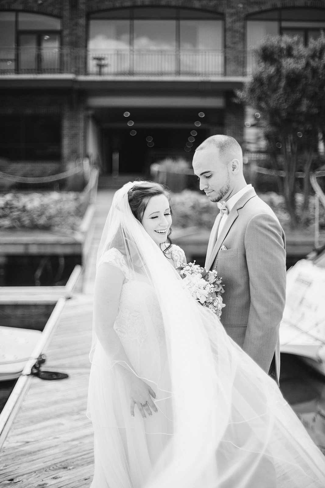 SarahMattozziPhotography-HarbourViewEvents-FirstLookPortraits-14.jpg