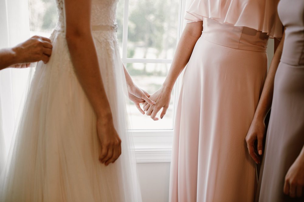  Brides hands | Intimate Wedding | Fredericksburg, VA | Sarah Mattozzi Photography 