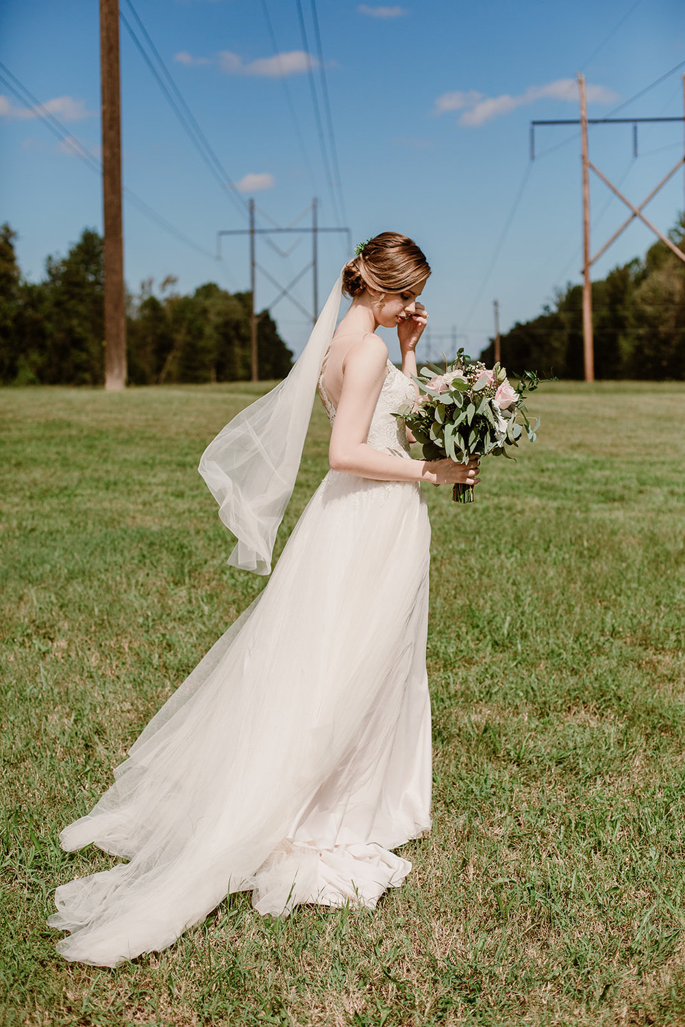  Bride with her bridesmaids | Intimate Wedding | Fredericksburg, VA | Sarah Mattozzi Photography 