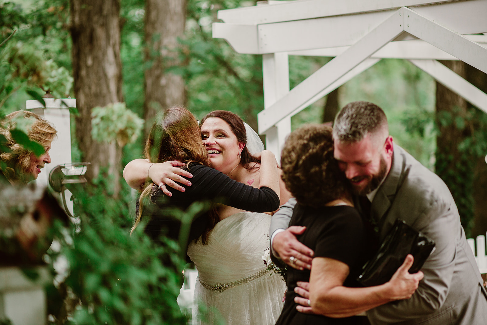 SarahMattozziPhotography-NicoleChris-GlenGardens-Groupings-1.jpg