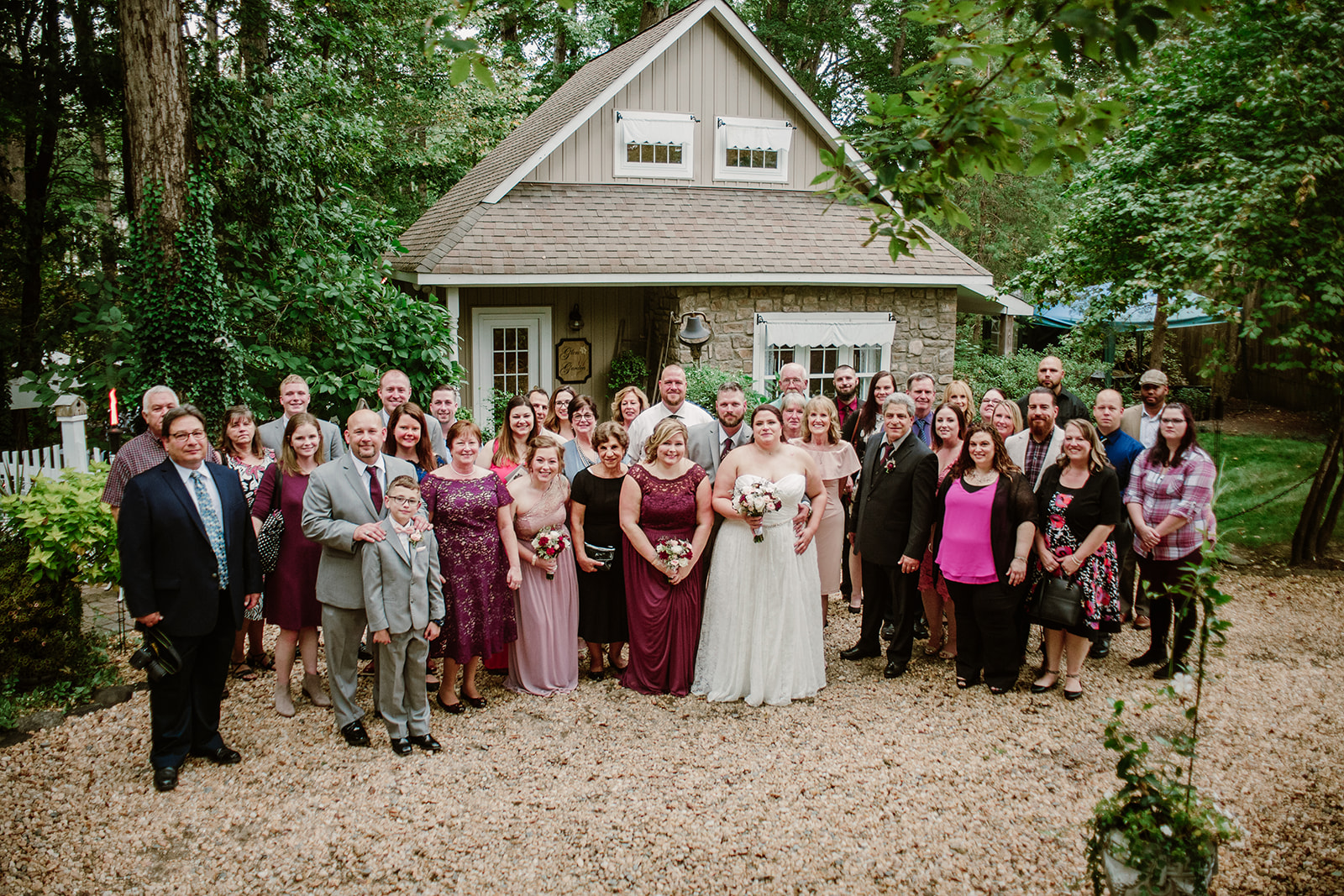 SarahMattozziPhotography-NicoleChris-GlenGardens-Groupings-2.jpg
