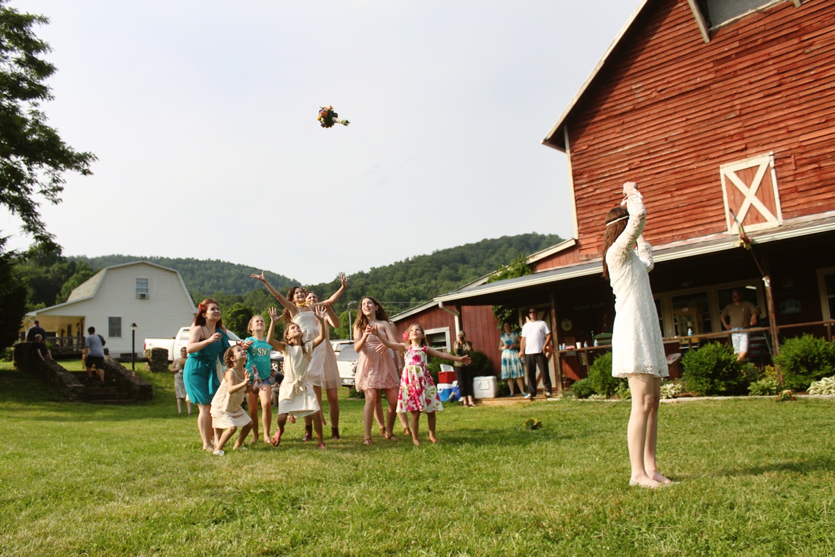 SarahMattozziPhotography-ShenandoahSpringsWedding-Virginia-122.jpg