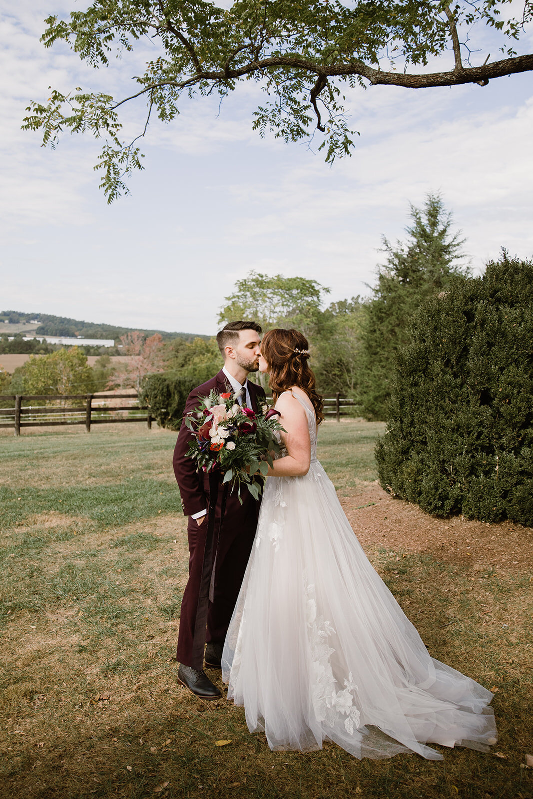 WolftrapFarm-Gordonsville-Wedding-FirstLook-SarahMattozziPhotography-6.jpg