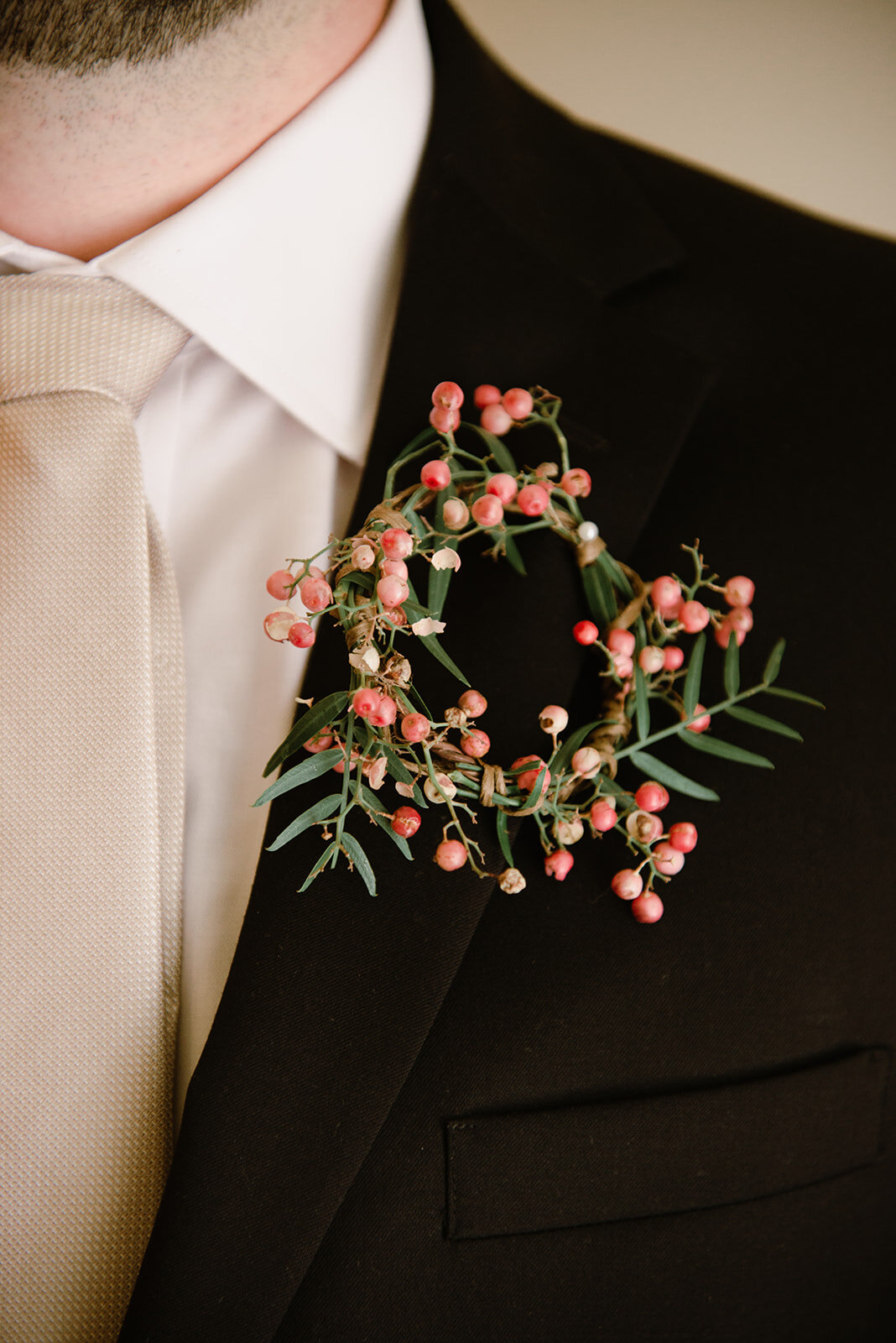 TheFan-FloralWreath-RichmondVA-Wedding-SarahMattozziPhotography-1.jpg