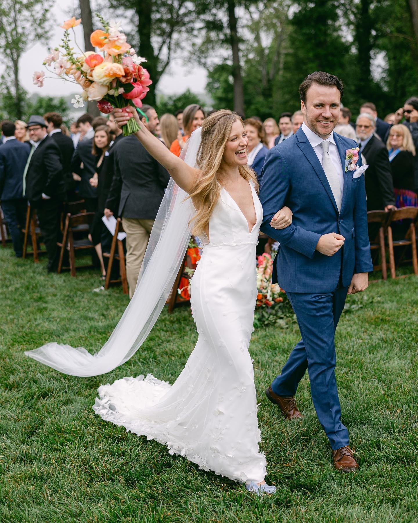 Jessica and Stuart&mdash; the definition of sunshine on a cloudy day. ☁️🌸💫

Planning: @ellelorenandco 
Florals: @monarchflower.farm 
Beauty: @emily.artistry 
Venue: @uppershirleyweddings 
Photography: @sarahmattozziphoto 
Second photographer: @dosh