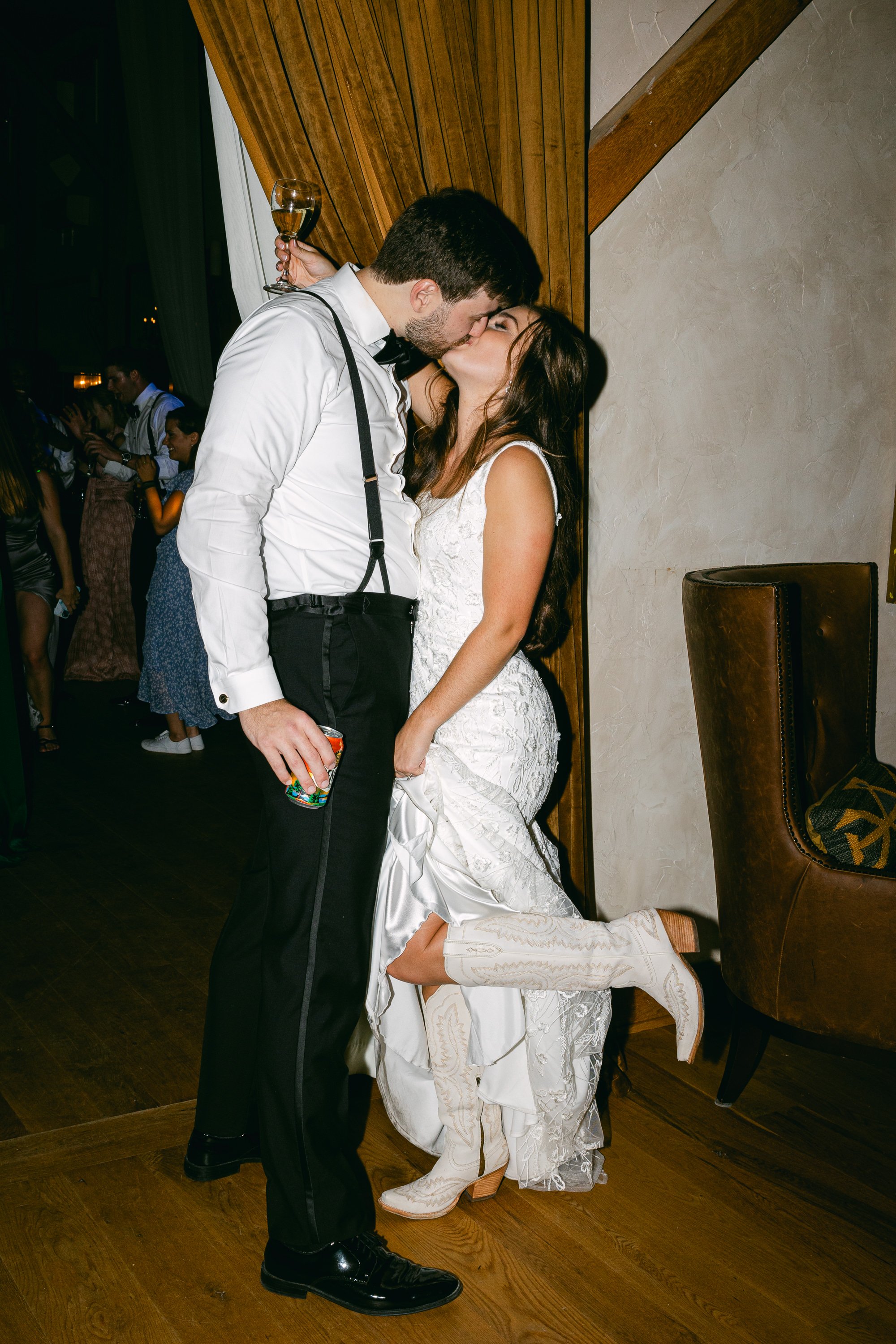 SarahMattozziPhotography-TheSeclusion-LexingtonVA-Wedding-143.jpg