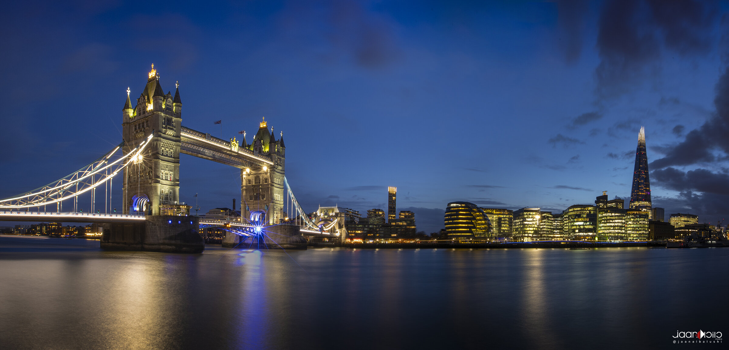 Tower Bridge panorama net.jpg