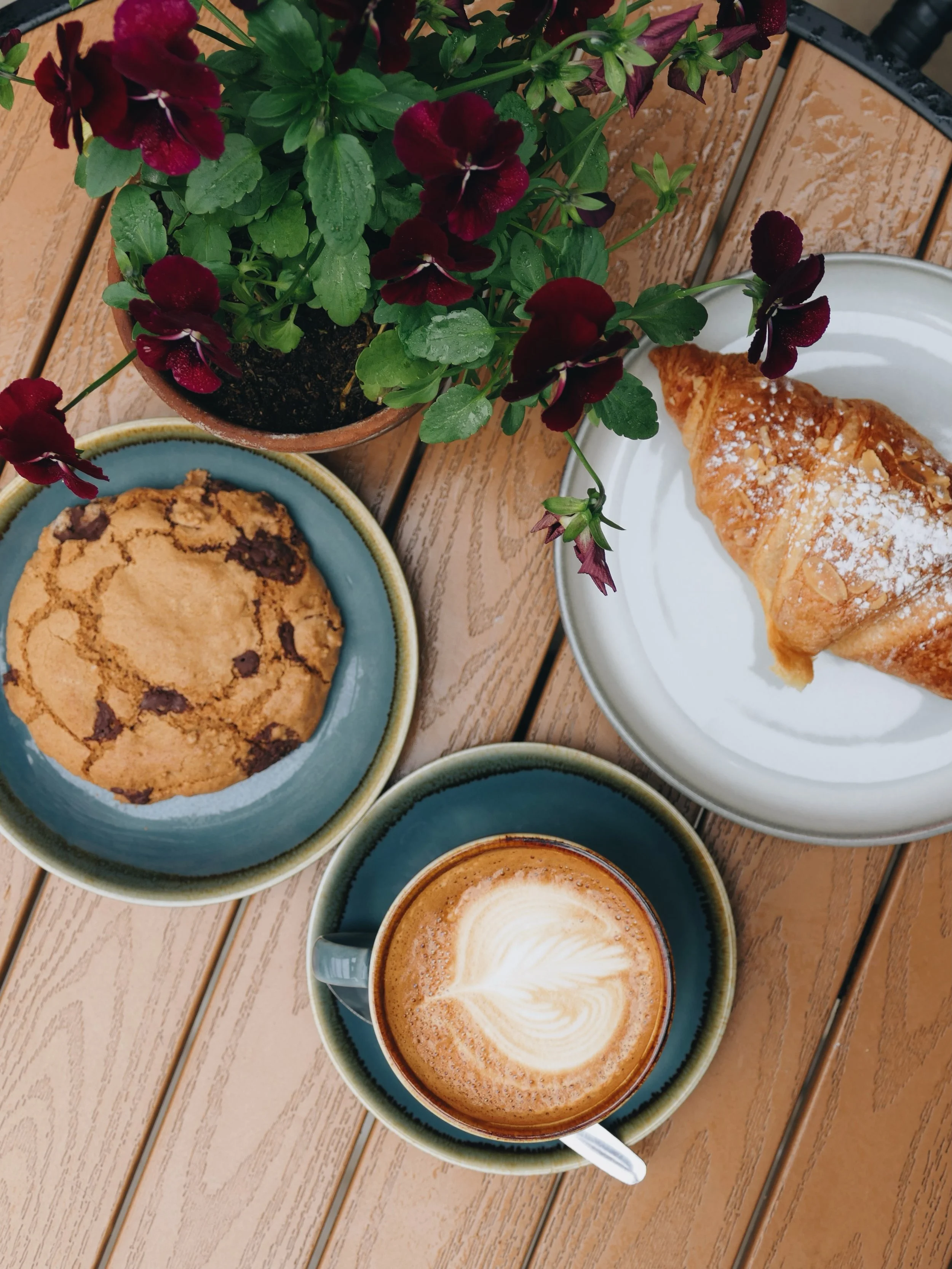 Open from 8am for coffee, pastries and breakfast, enjoy our outside seating area 👍✌️