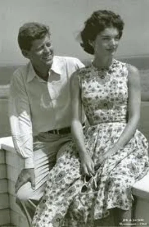  The poppy print that I love so much is made so elegant by Jackie O.