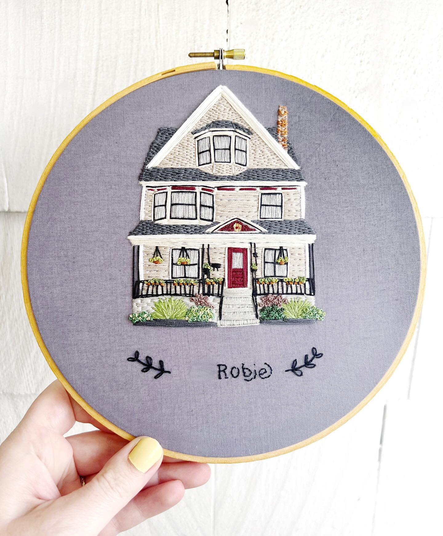 It&rsquo;s a beautiful sunny day here today, feels very summery! So it feels only appropriate to share one of the best porches I&rsquo;ve ever stitched! ✨🪴☀️✨