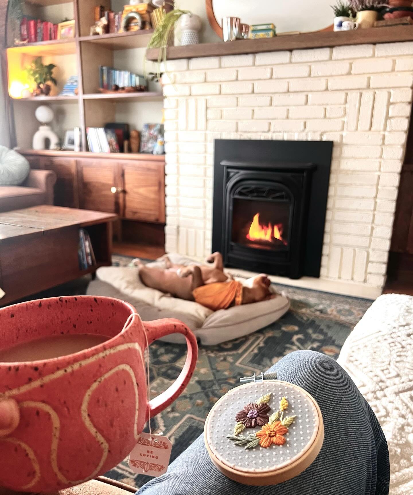 After an amazing weekend @makersandshakersmarkets, Daisy and I are back doing what we do best! 

Roasting (Daisy) &amp; stitching (🙋🏼&zwj;♀️) to be back at my last market of the season on Saturday 12/6 @qcmbuffalo !

Big big thank you to everyone t