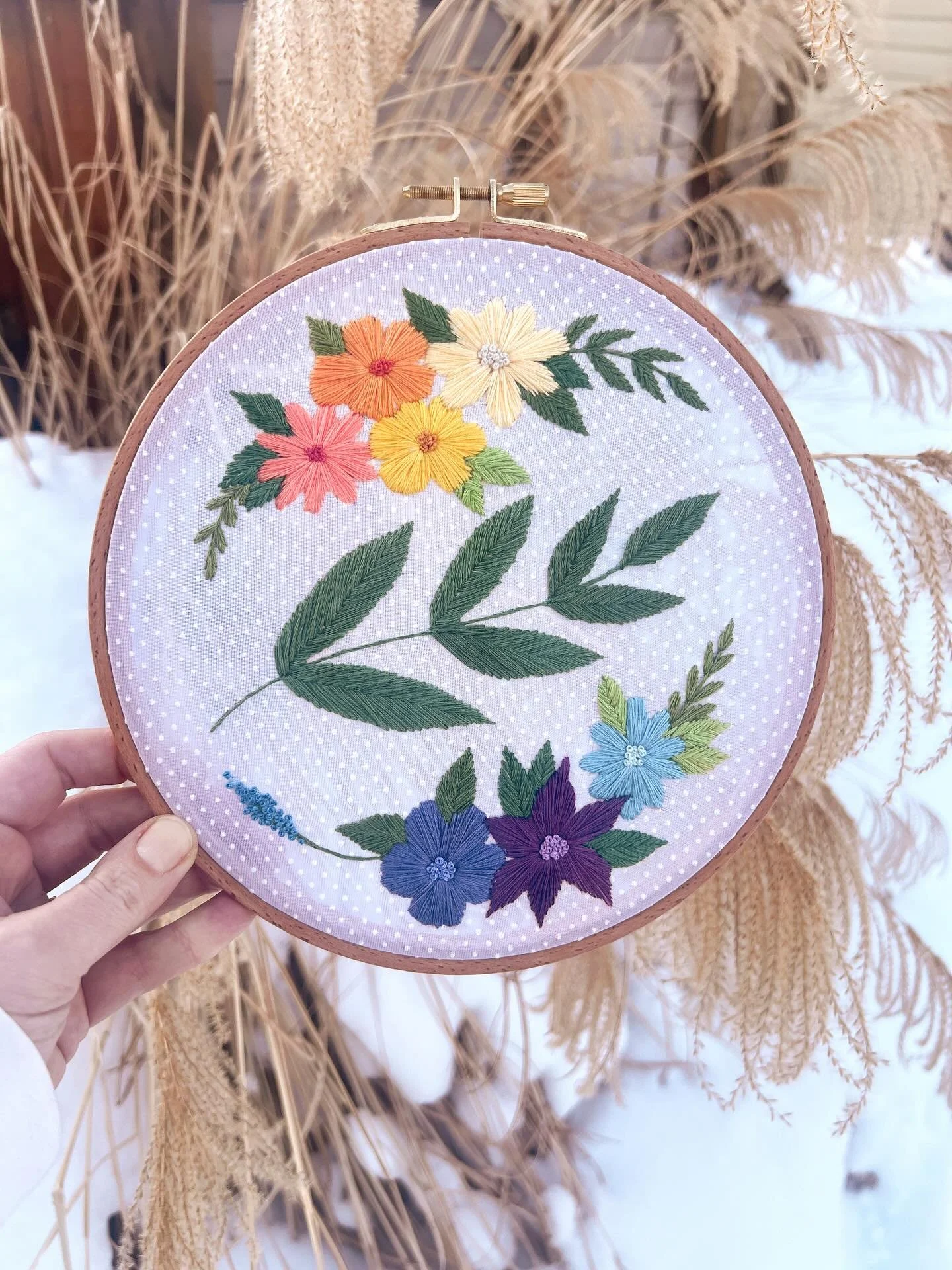 It&rsquo;s been cold for 123652 days and we have so much snow and the world is on fire BUT I heard birds chirping today and the sun was out, so here are some floral rainbows to brighten your feed. 🌈🪡✨

.
.
.
#embroidery #embroideryart #embroideryar