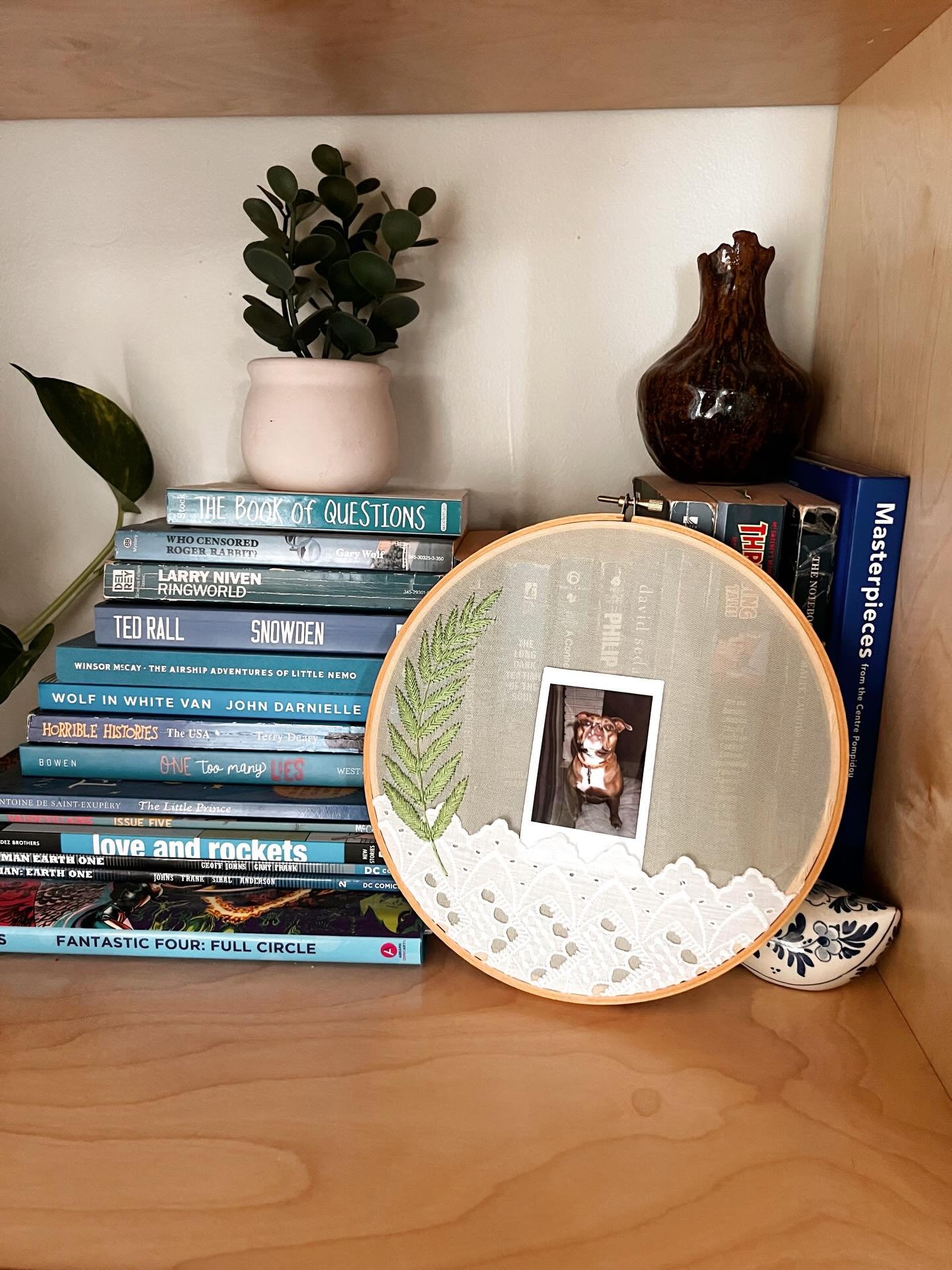 I&rsquo;m a little photo pocket factory over here and I couldn&rsquo;t be happier. 📸🪡✨

.
.
.
#embroidery #embroideredart #photopocket #photos #buffalony