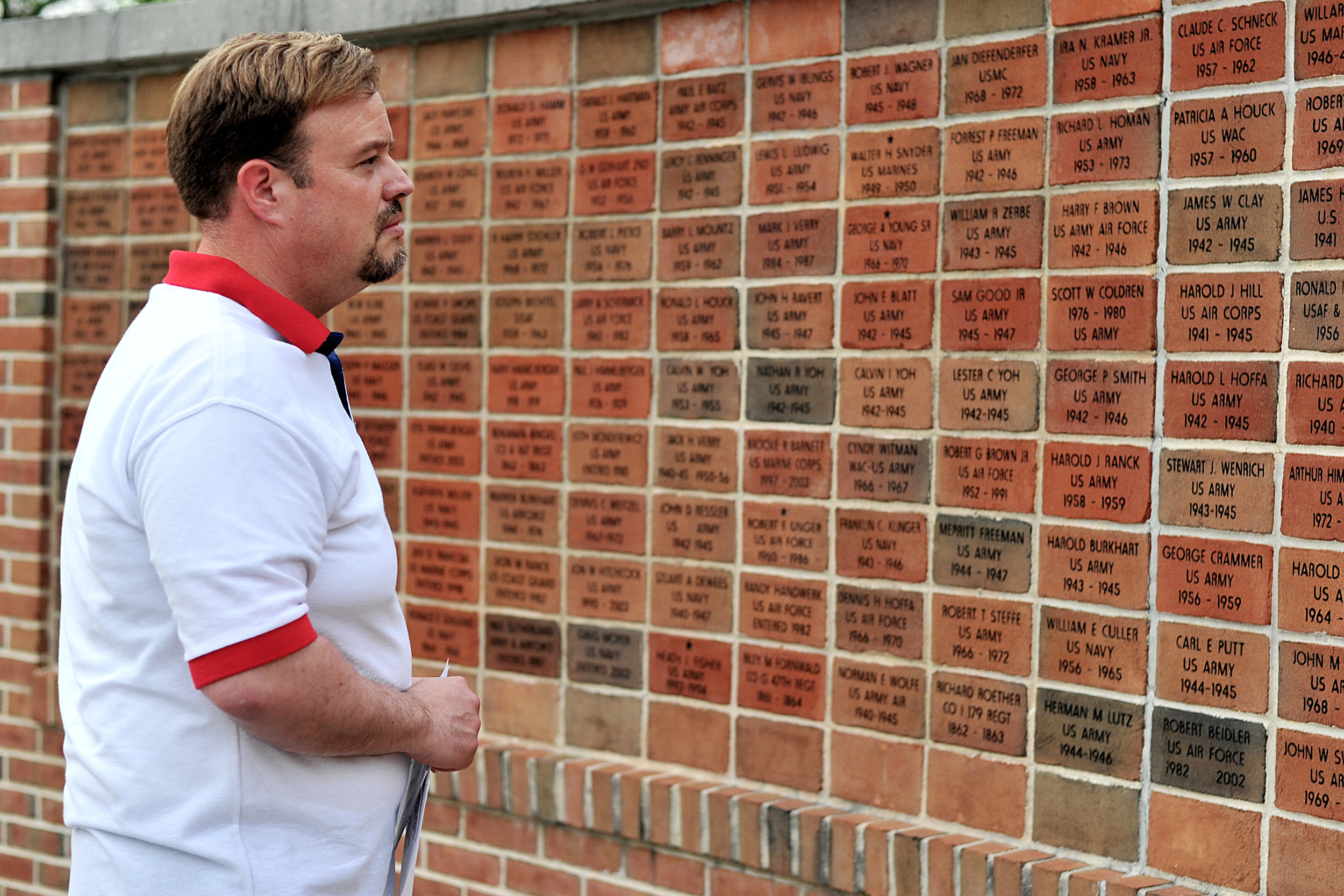 Mike Semery, of Ontelaunee Township, reads names on the wall of veterans at the Veterans' Memorial Ceremony on May 26, 2016, in Robesonia, PA. (Reading Eagle: Sarah Stier)