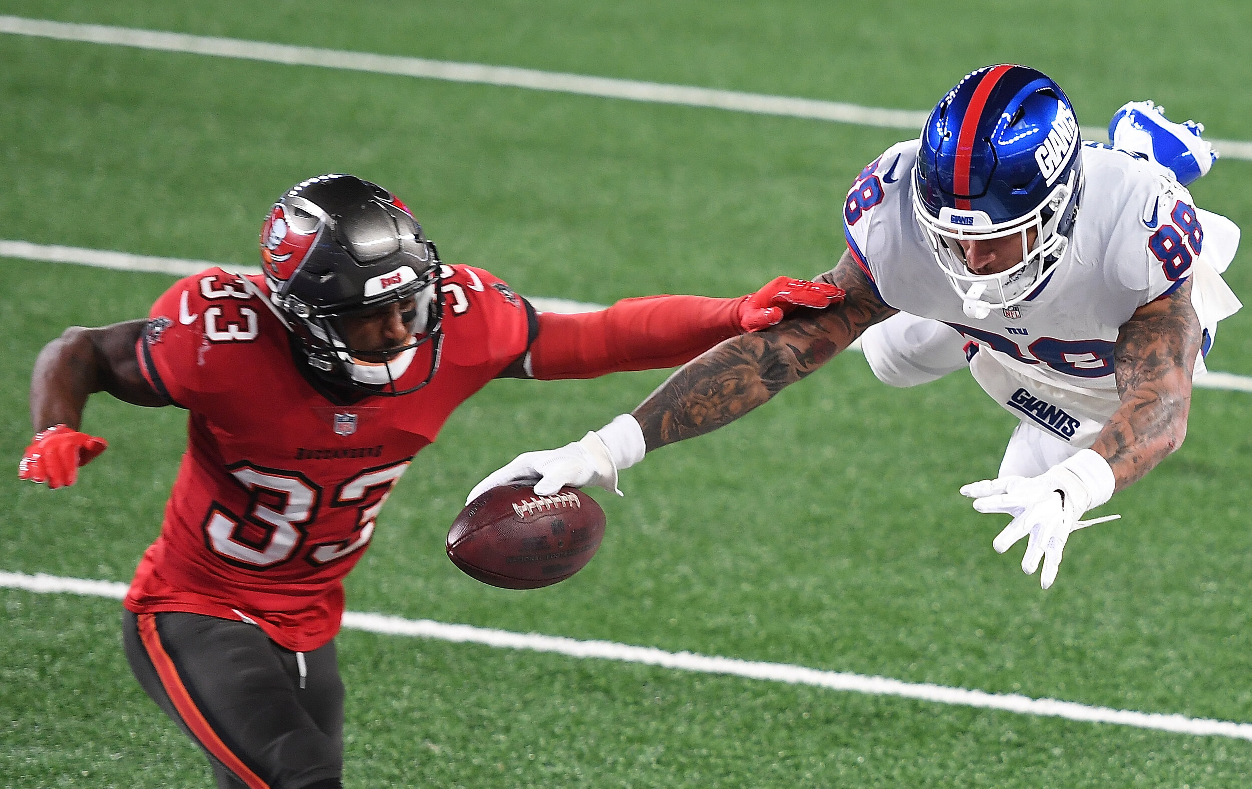  Evan Engram #88 of the New York Giants comes up short as he dives for the end zone against Jordan Whitehead #33 of the Tampa Bay Buccaneers in the first half at MetLife Stadium on November 02, 2020 in East Rutherford, New Jersey. 