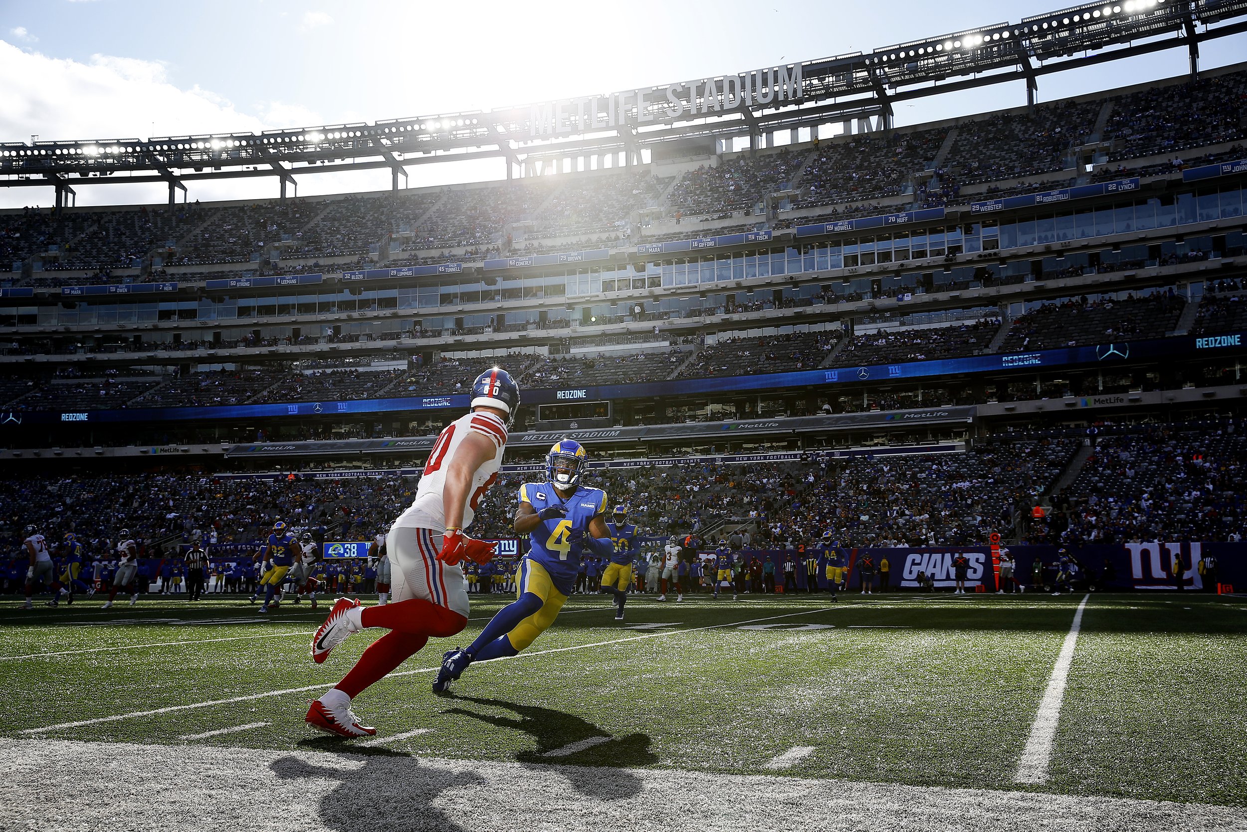  Kyle Rudolph #80 of the New York Giants and Jordan Fuller #4 of the Los Angeles Rams in action in the second half at MetLife Stadium on October 17, 2021 in East Rutherford, New Jersey. 