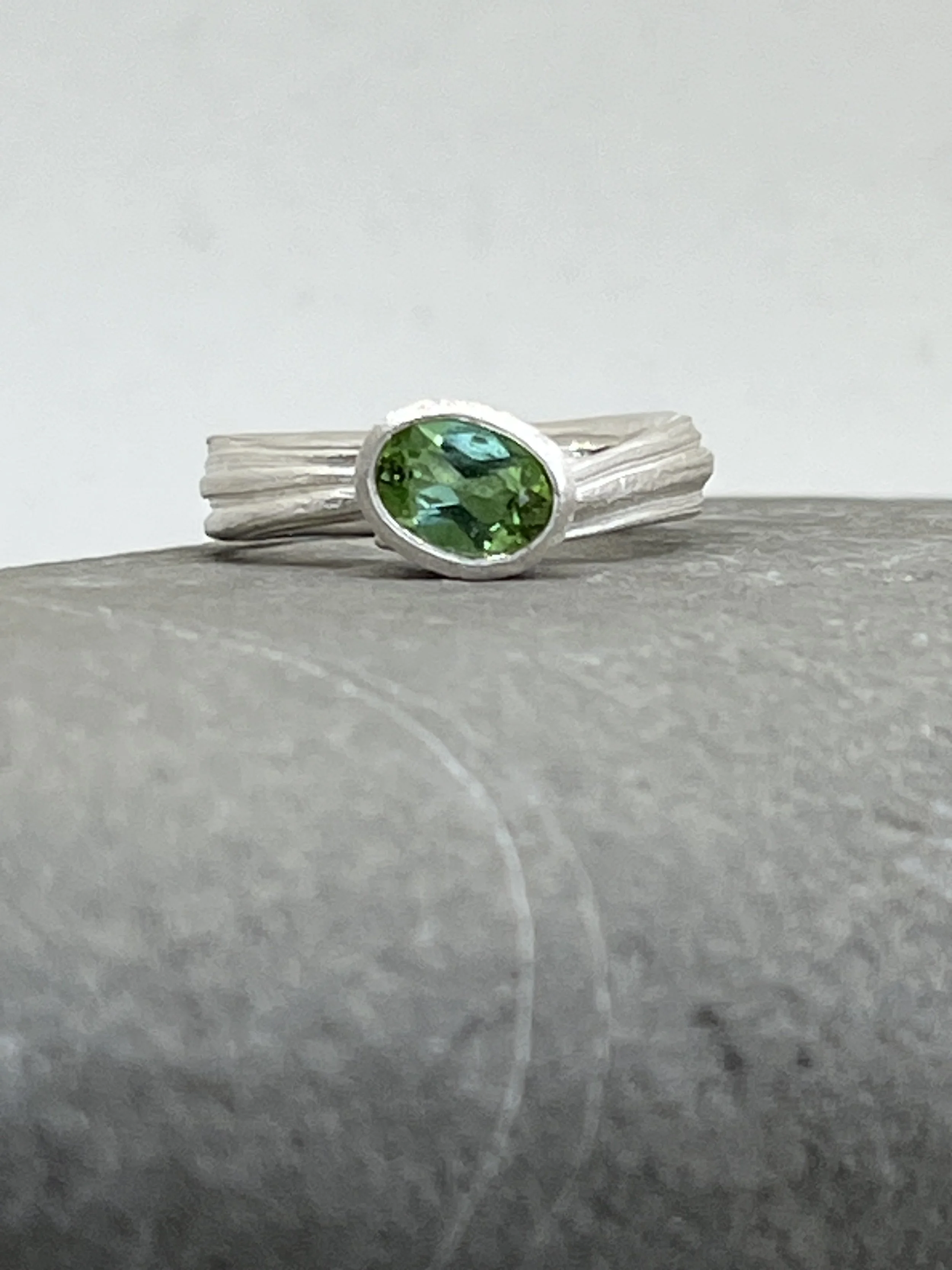 Silver Mitsuro Hikime Leaf Ring with Green Tourmaline