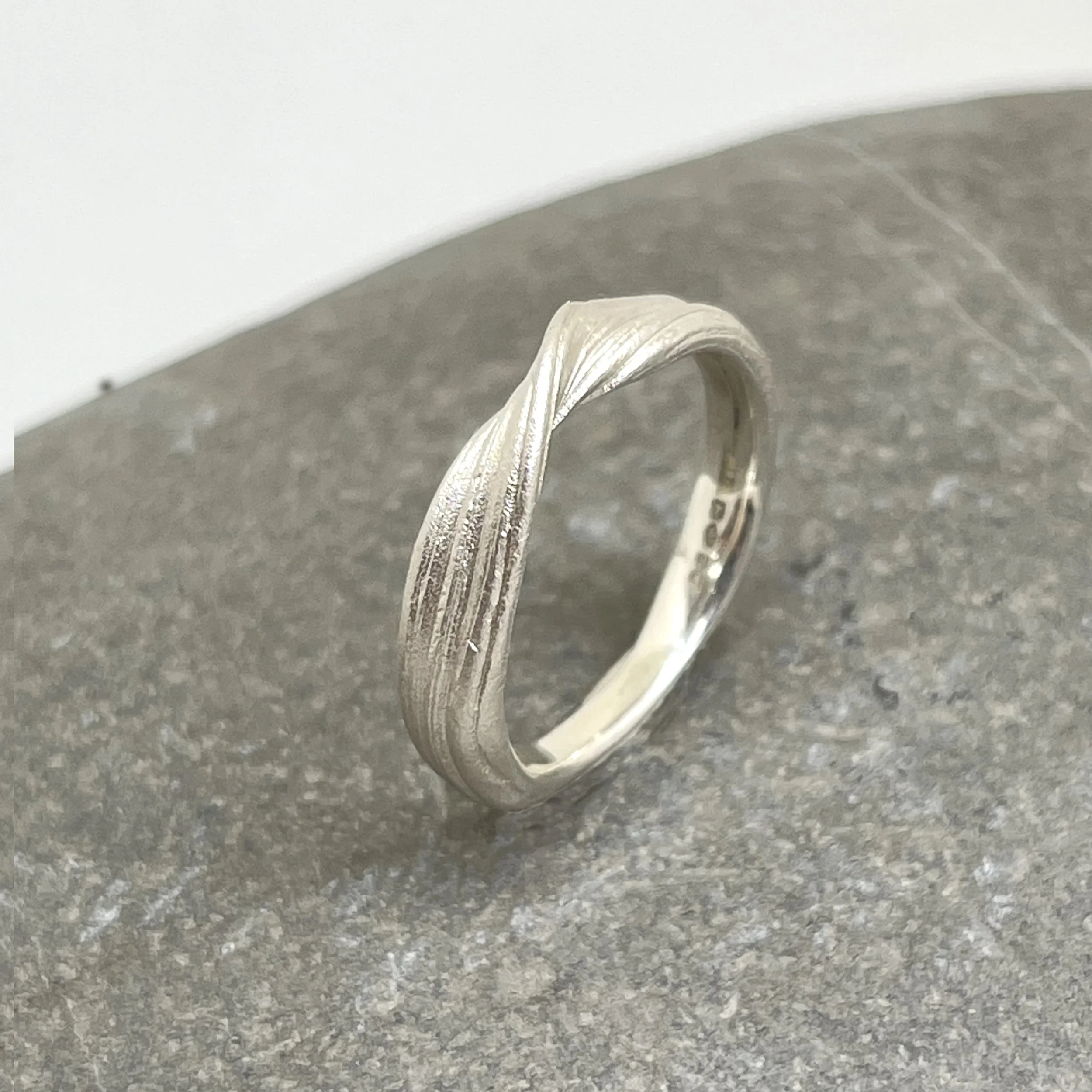 Silver Mitsuro Hikime Twisted Leaf Ring