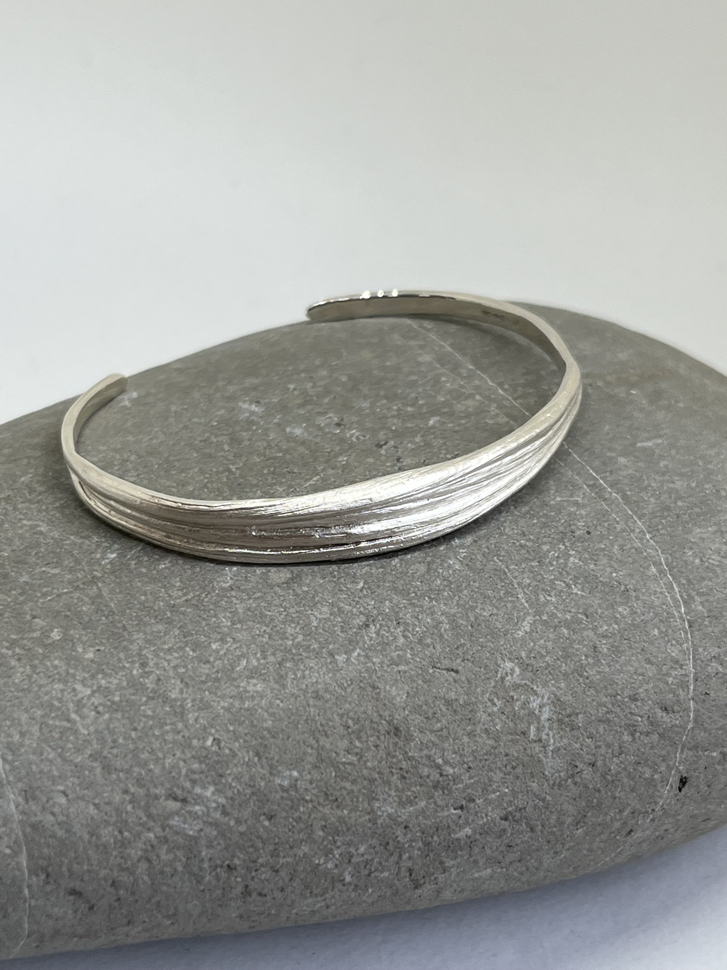 Silver Mitsuro Hikime Leaf Bangle