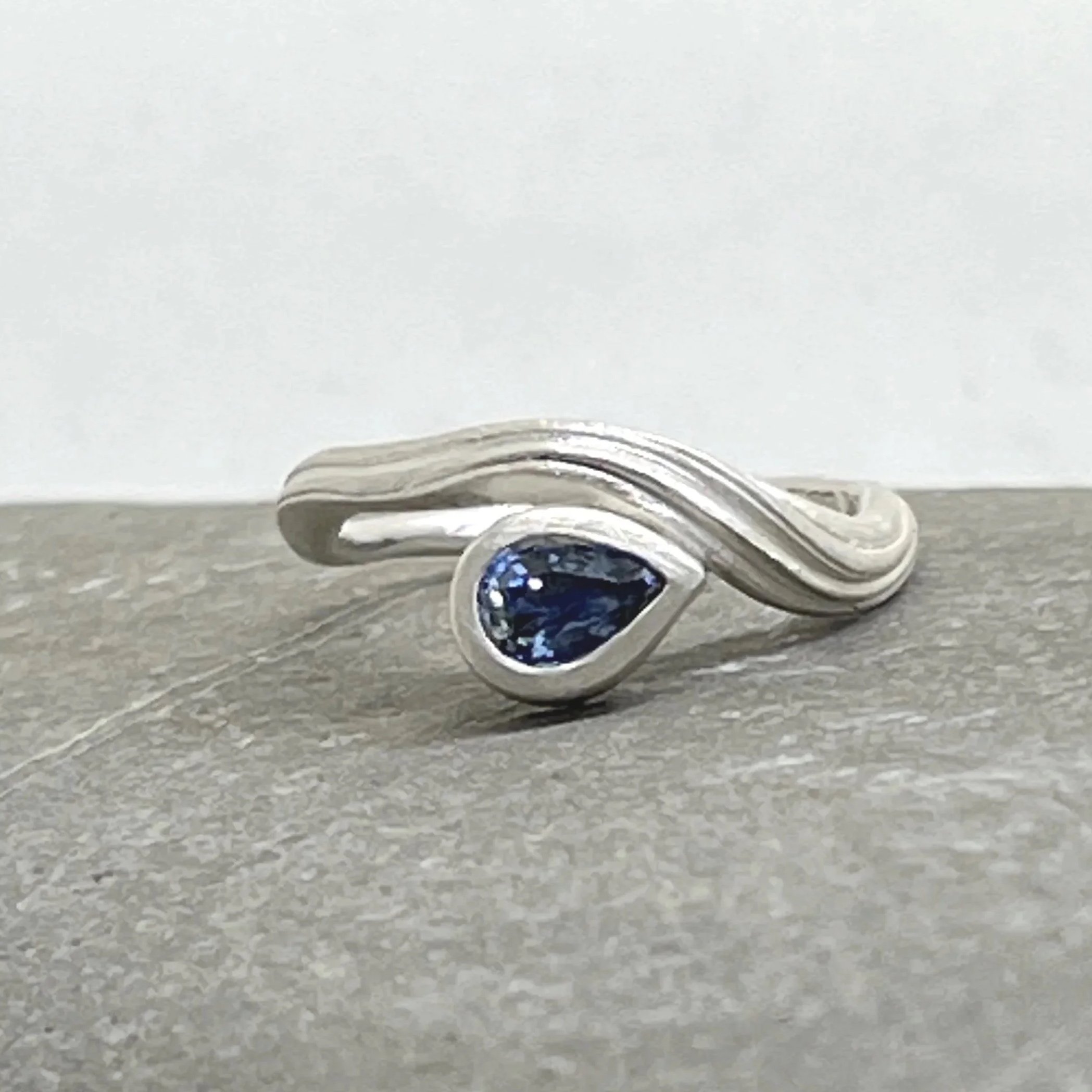 Silver Mitsuro Hikime Wave Ring