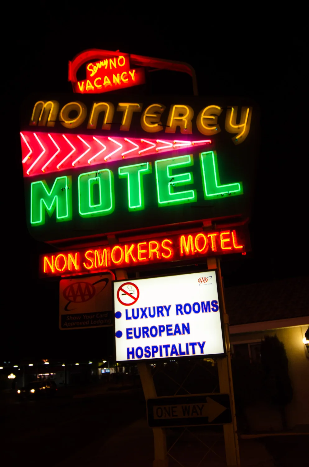 R66-Neon-7688.jpg