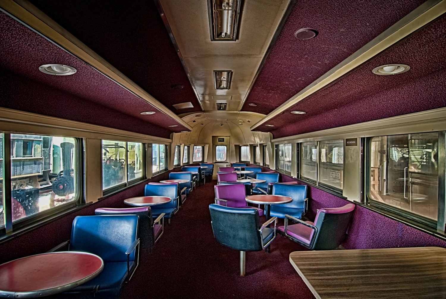 LOUNGE CAR