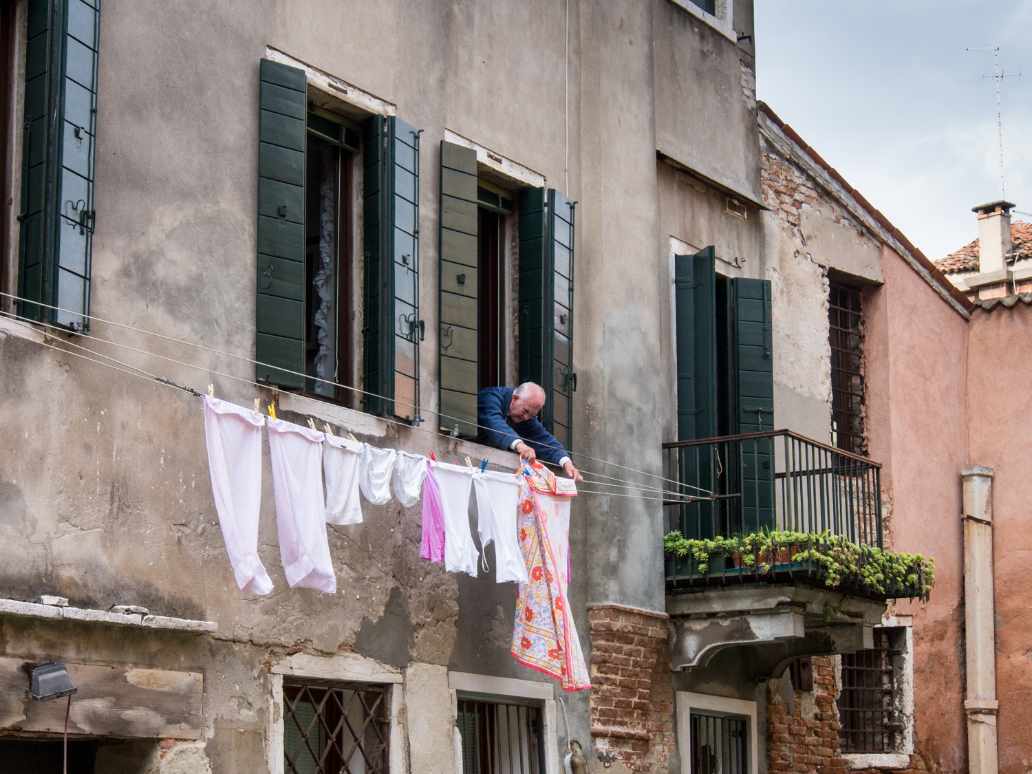 LAUNDRY DAY