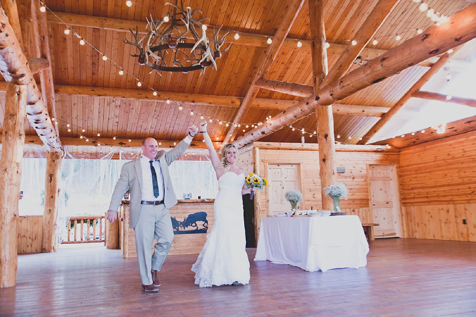 Jennifer_Mooney_photo_glacier_outdoor_center_wedding_montana_fall_elegant_rustic_romantic-108.jpg