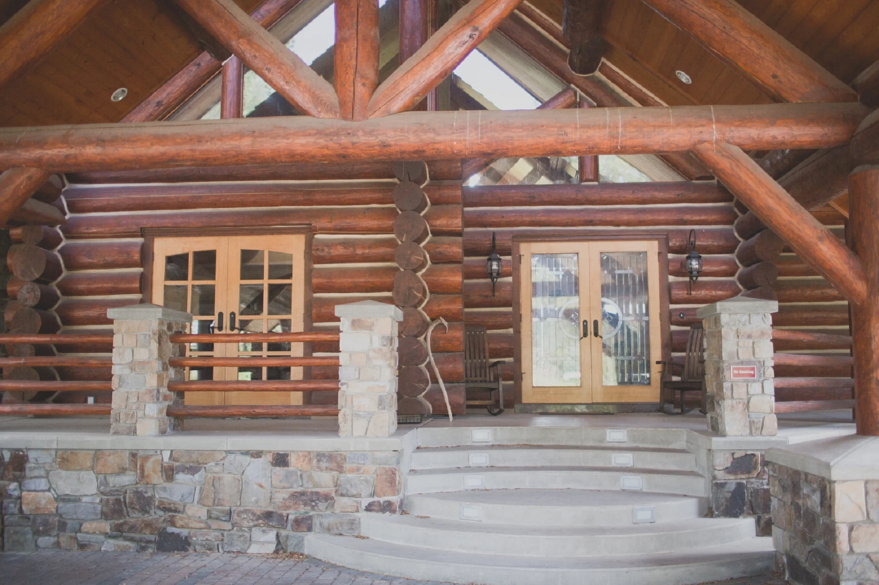 Jennifer_Mooney_Photo_Maggie_Ryan_Glacier_Mountain_Lodge_Spring_Wedding_Intimate_Elegance_Montana_00003.jpg