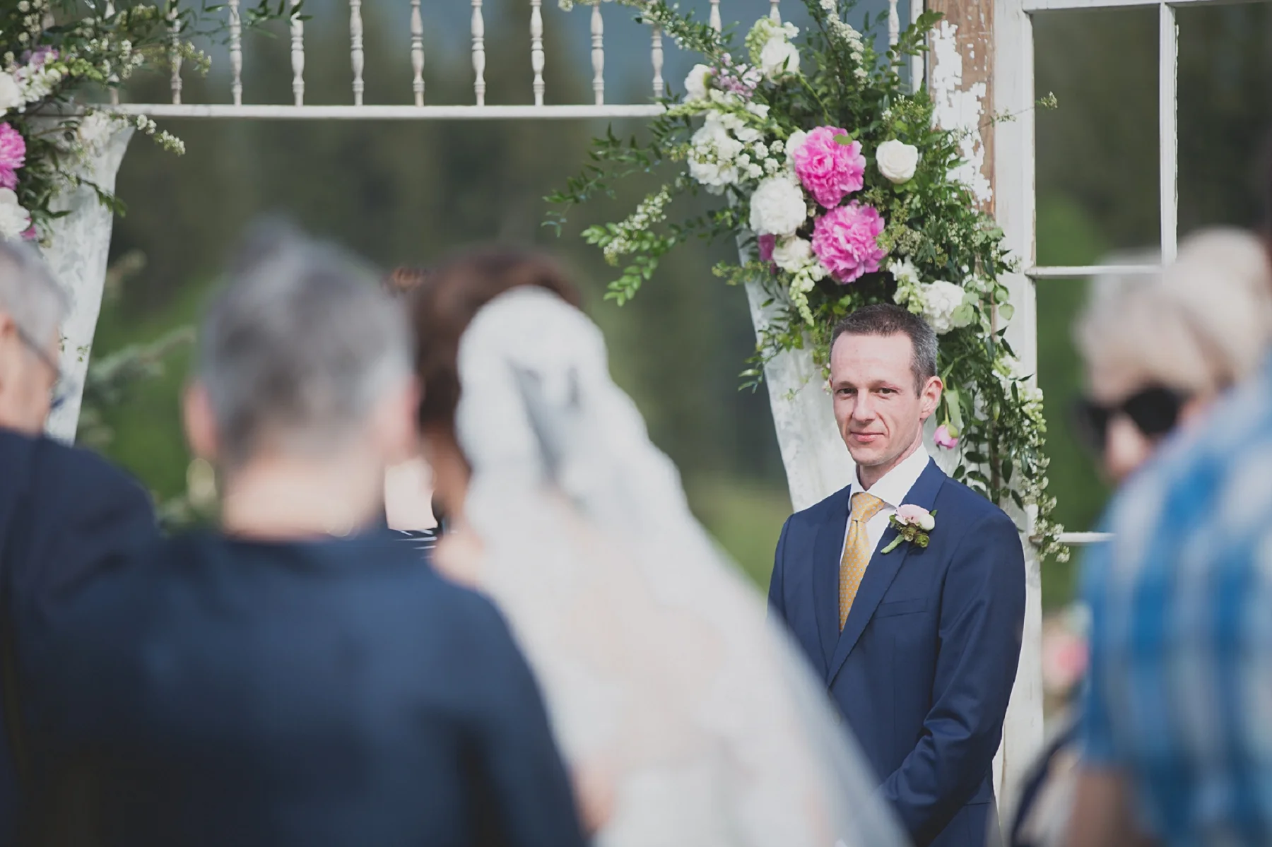 Jennifer_Mooney_Photo_Maggie_Ryan_Glacier_Mountain_Lodge_Spring_Wedding_Intimate_Elegance_Montana_00068.jpg