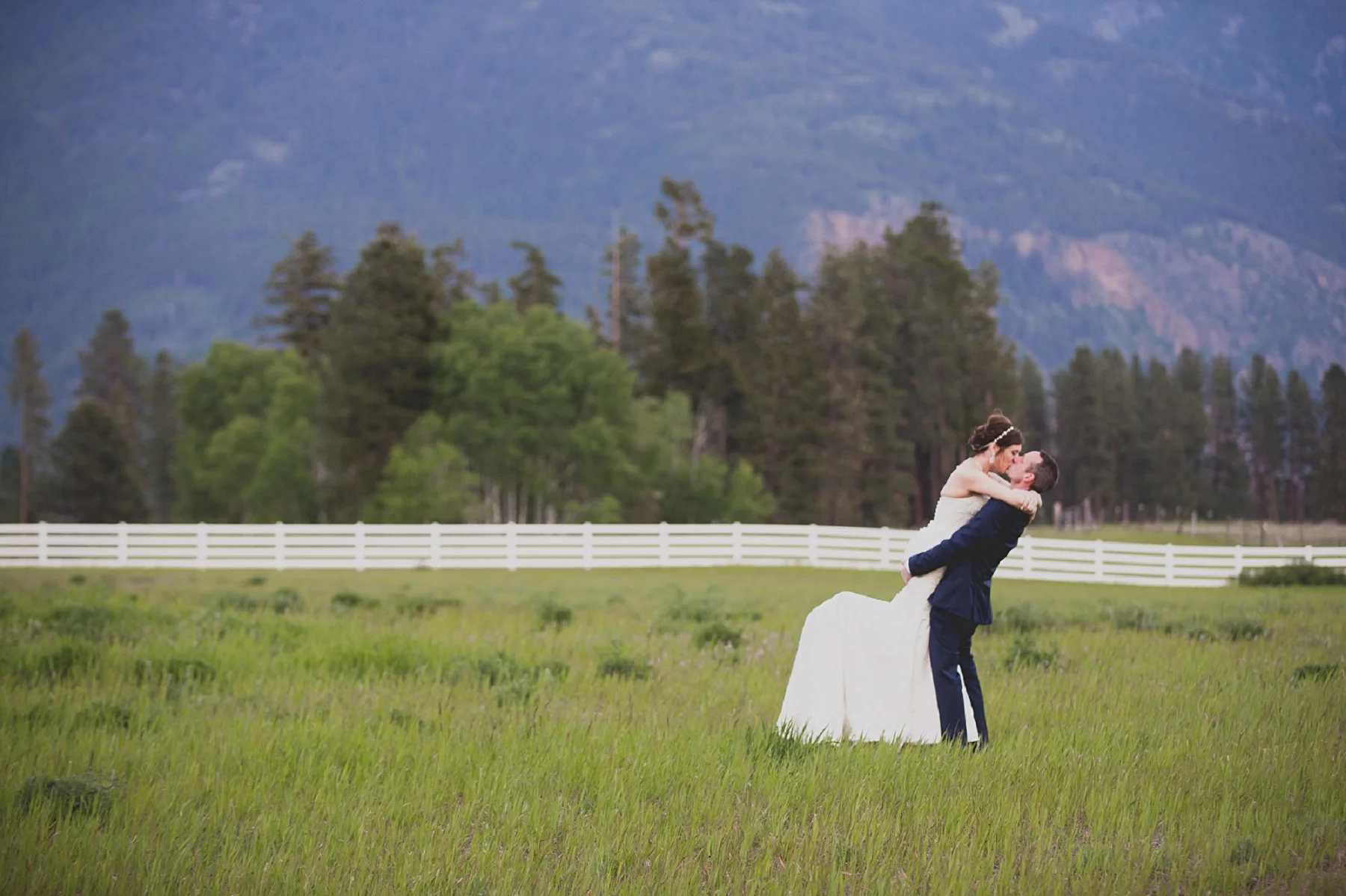 Jennifer_Mooney_Photo_Maggie_Ryan_Glacier_Mountain_Lodge_Spring_Wedding_Intimate_Elegance_Montana_00140.jpg