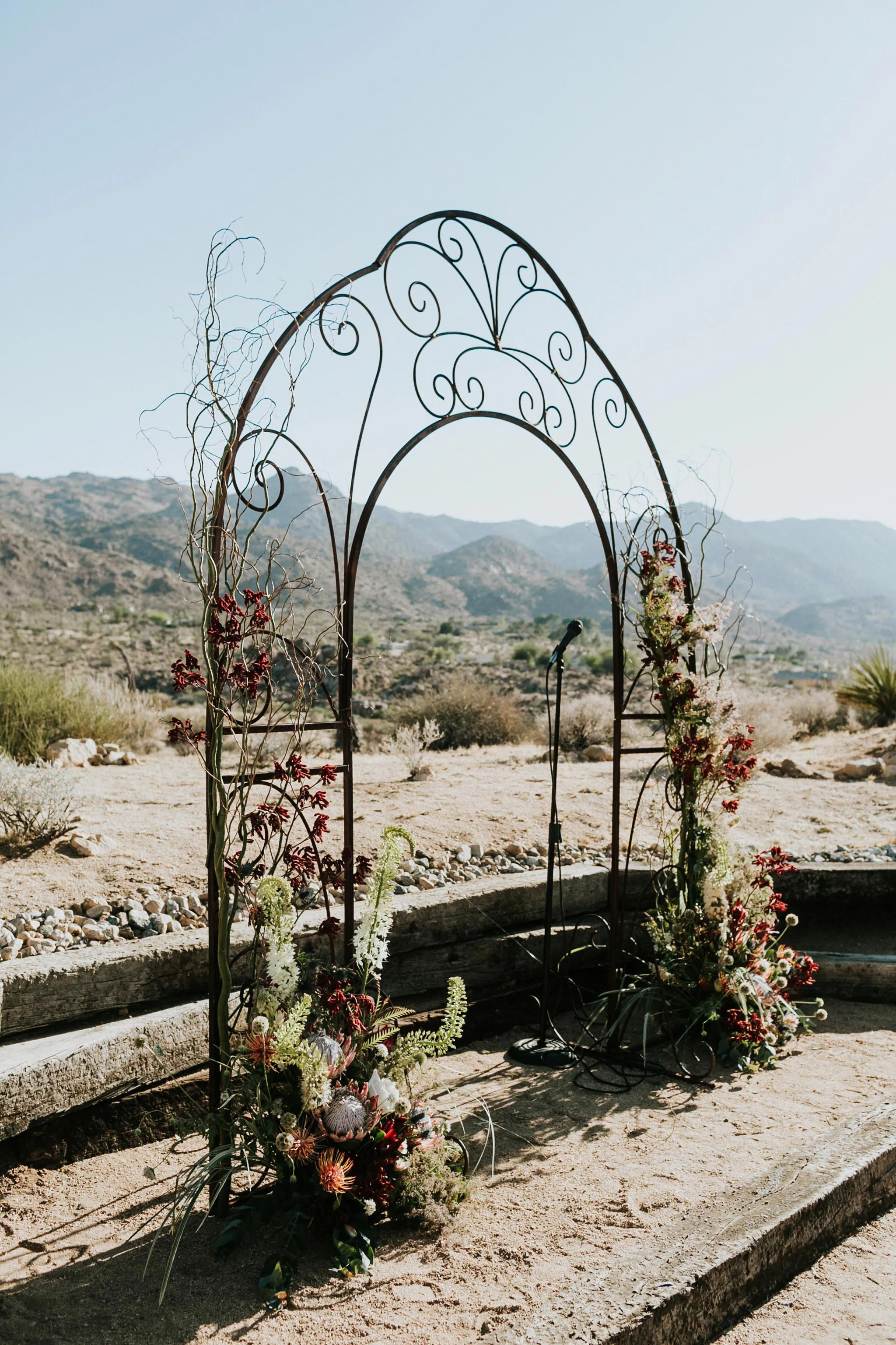 031_Sacred-Sands-Joshua-Tree-Wedding_KathySanden_AndriaLo.JPG