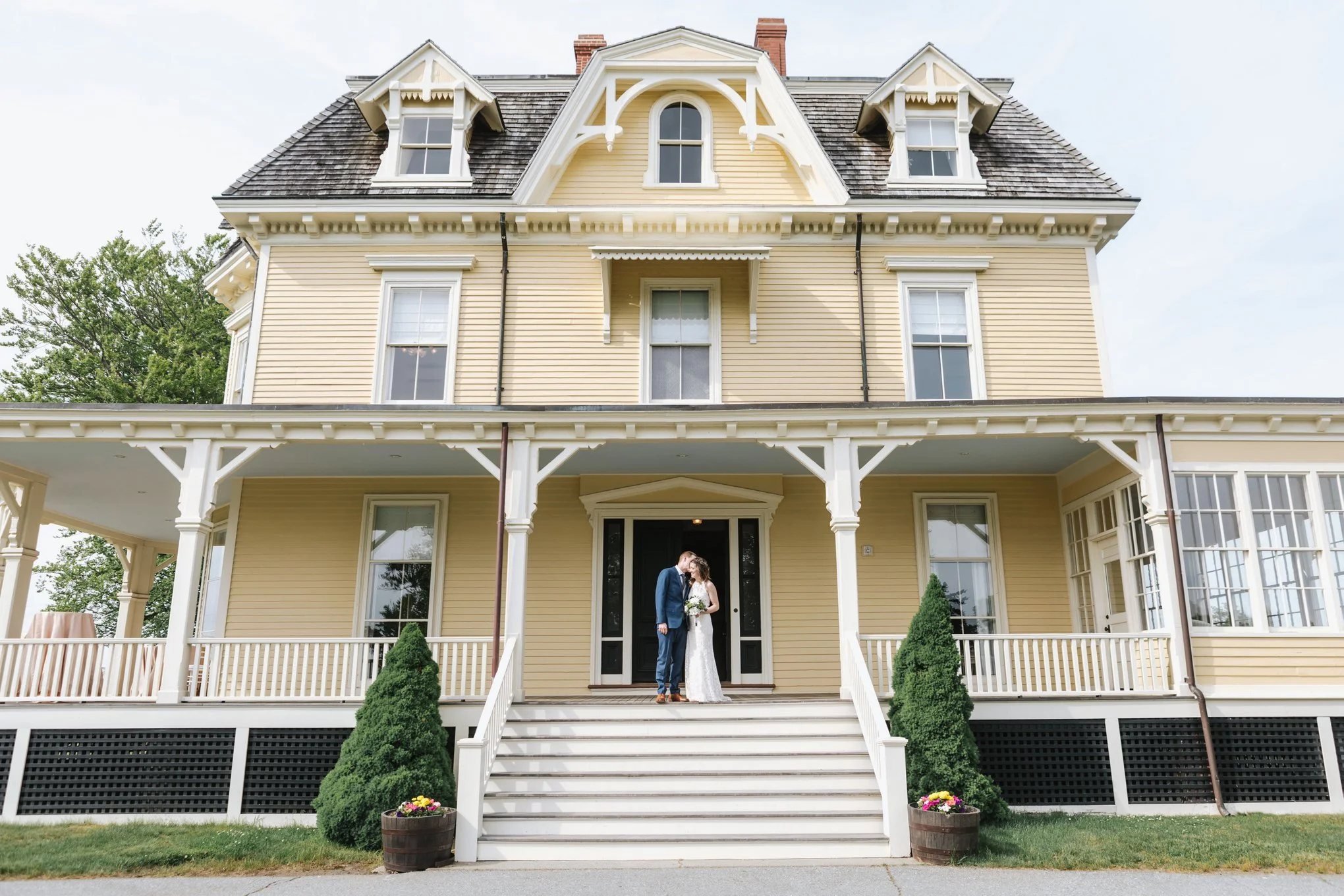 An intimate, historic Eisenhower House wedding in Newport, Rhode Island