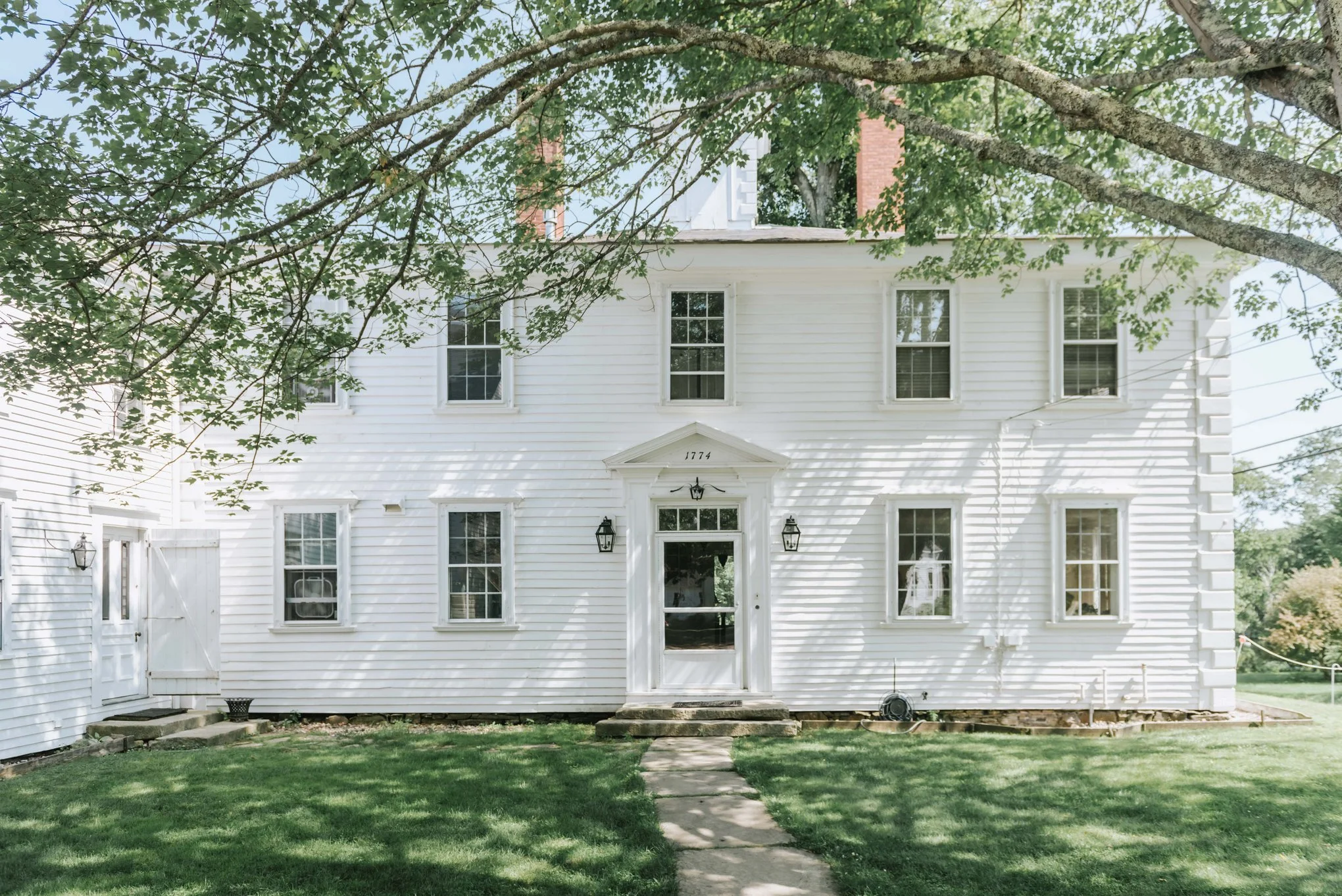 A coastal Maine wedding at the historic 1774 Inn in Phippsburg