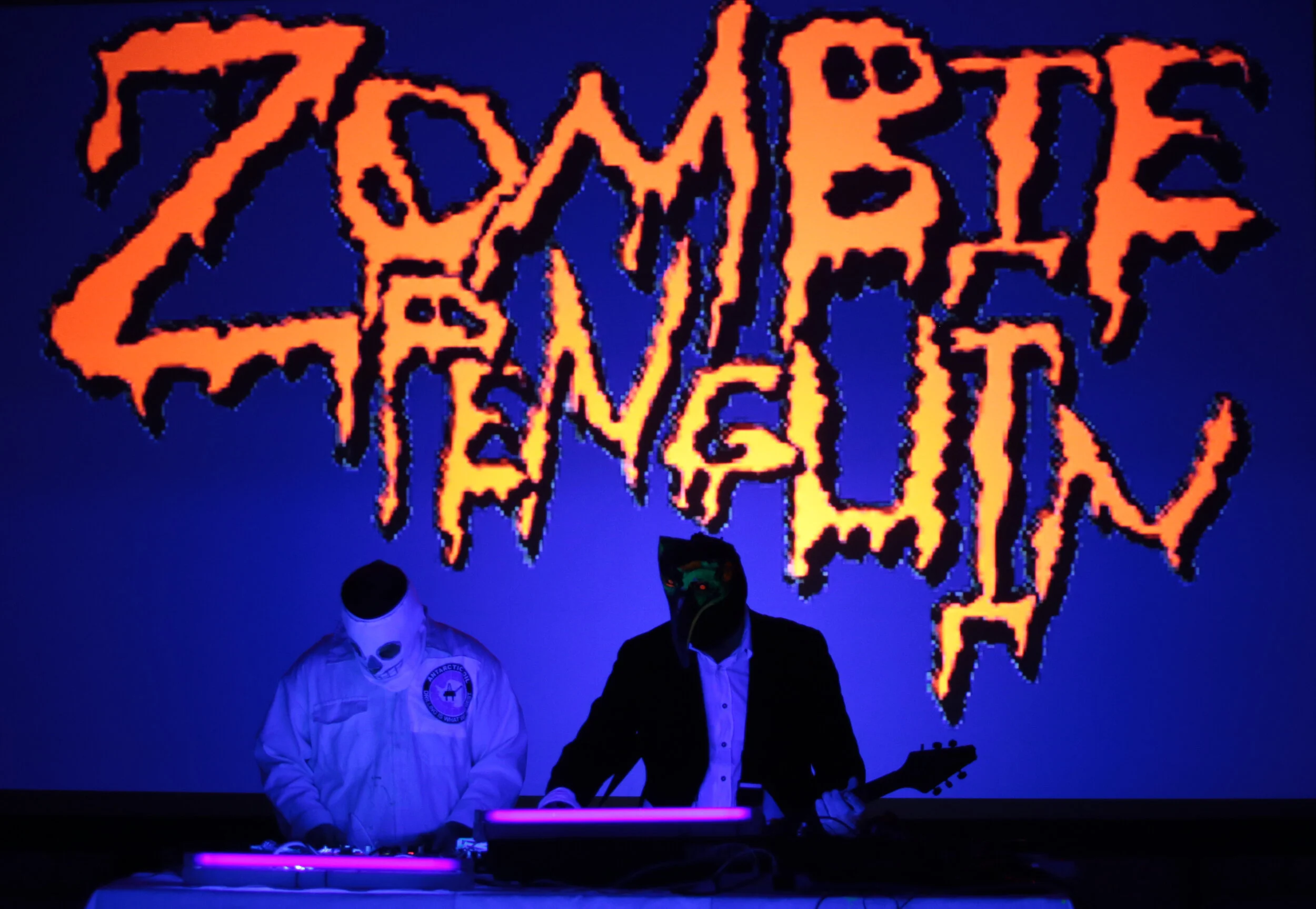 IMG_0996_ZOMBIE PENGUIN & THE GLORY HOLES_Kiki Papadopoulou.jpg