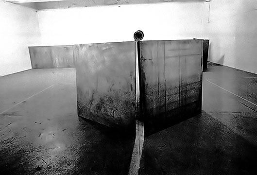 Richard Serra, Castelli Warehouse leaning lead plates (1969)