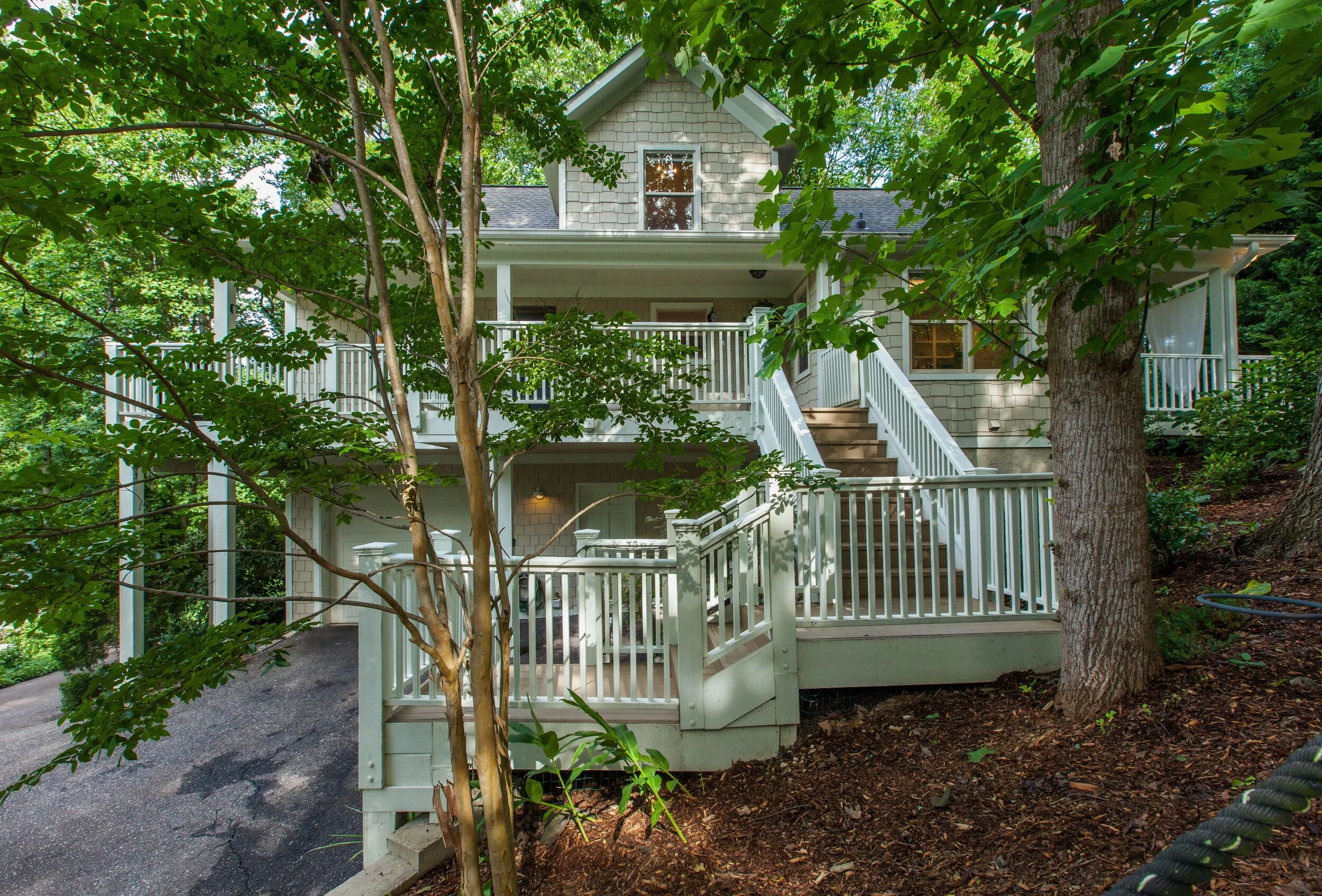 02 Steps to entrance.JPG