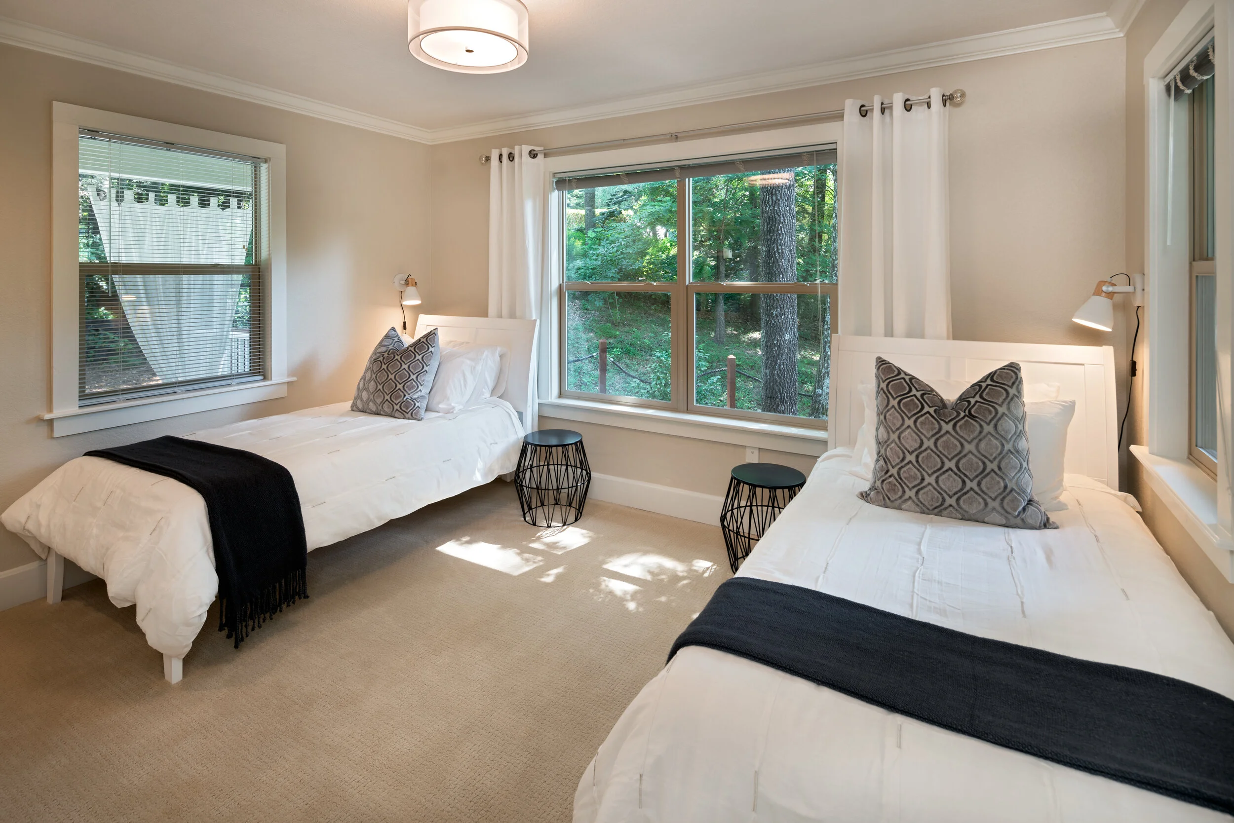 12 Main floor twin bedroom.jpg