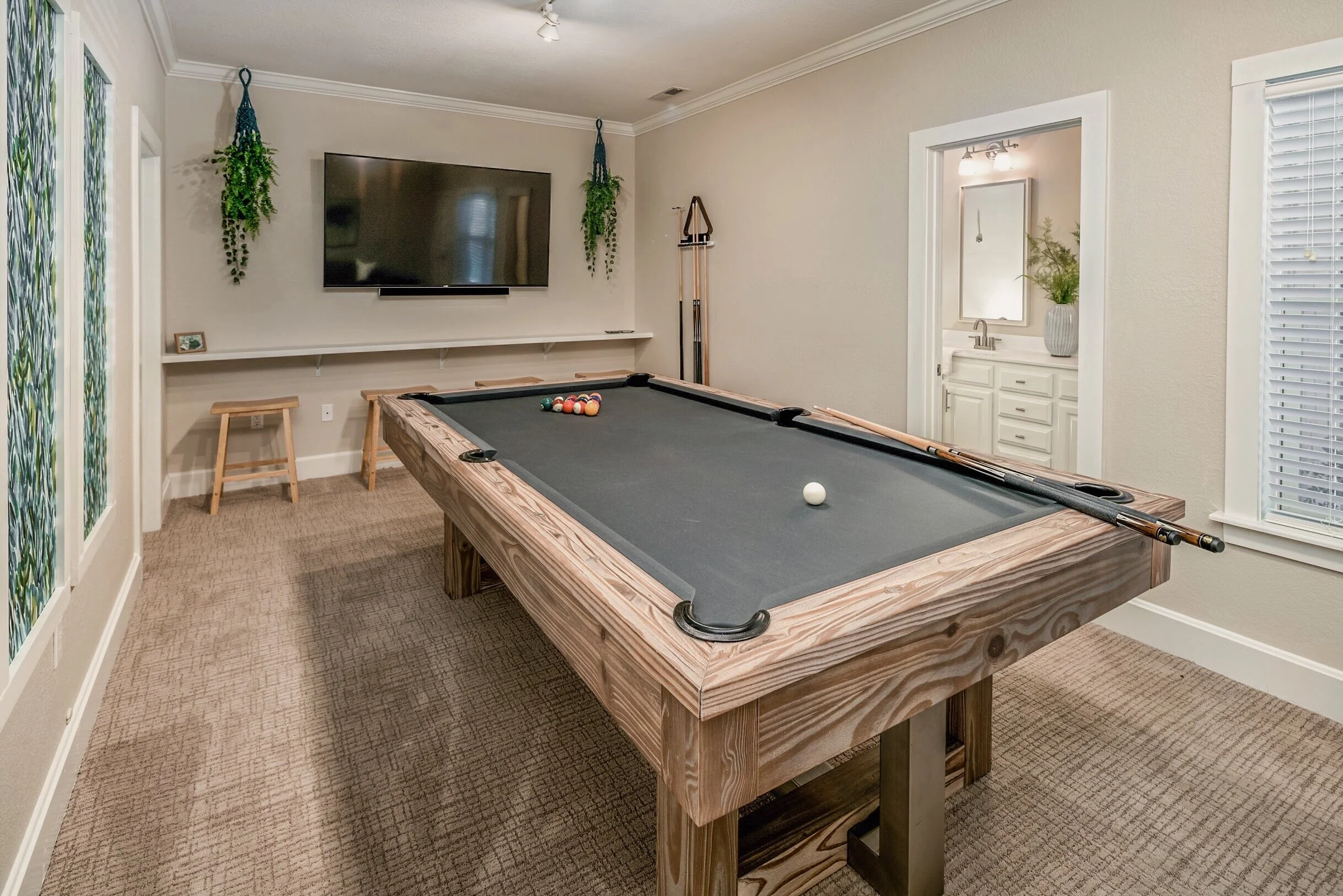 18 Game Room on lower floor.JPG